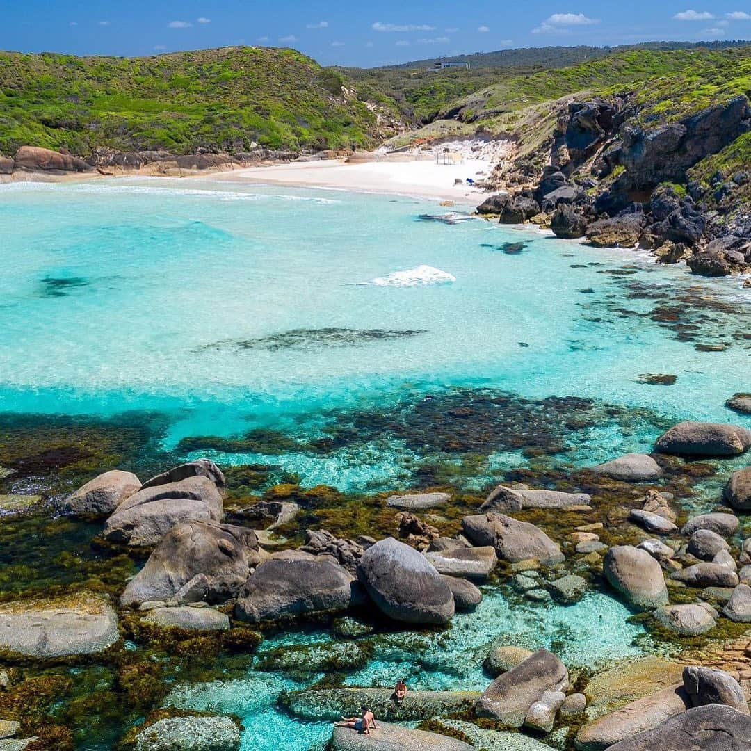 Australiaさんのインスタグラム写真 - (AustraliaInstagram)「Beachy keen ⛱️👙 @mkz.imagery showing us how summer days are spent in @westernaustralia 🙌 This incredible beach in #Albany on @theamazingsouthcoast is just one of the reasons this part of #Australia is so special. The nearby town of #Denmark, with its equally beautiful coastline, also offers some excellent cool-climate wineries. Drive through towering karri trees, vineyards and farms on the Scotsdale Scenic Drive and stop in at @rockcliffewines, @singlefilewine and @ricketygateestate for the perfect summer day out. #seeaustralia #thisisWA #wanderoutyonder #theamazingsouthcoast #holidayherethisyear」1月21日 19時10分 - australia