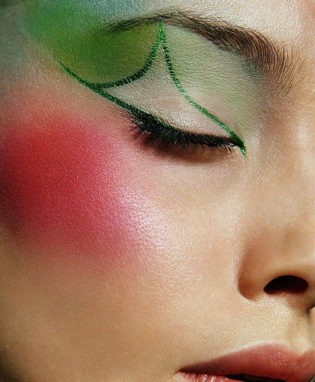 ValGarlandのインスタグラム：「#Blushing ❗️❗️❗️❗️  @richardbush1 for @voguejapan April #2003  #RichardBush #ValGarland #VogueJapan」