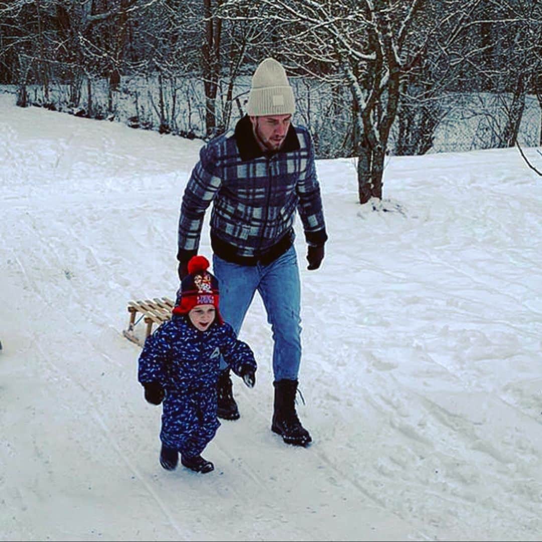 エルミン・ビチャクチッチのインスタグラム：「☃️❄️🥶🛷  #foreveryoung  #tbt #throwbackthursday」