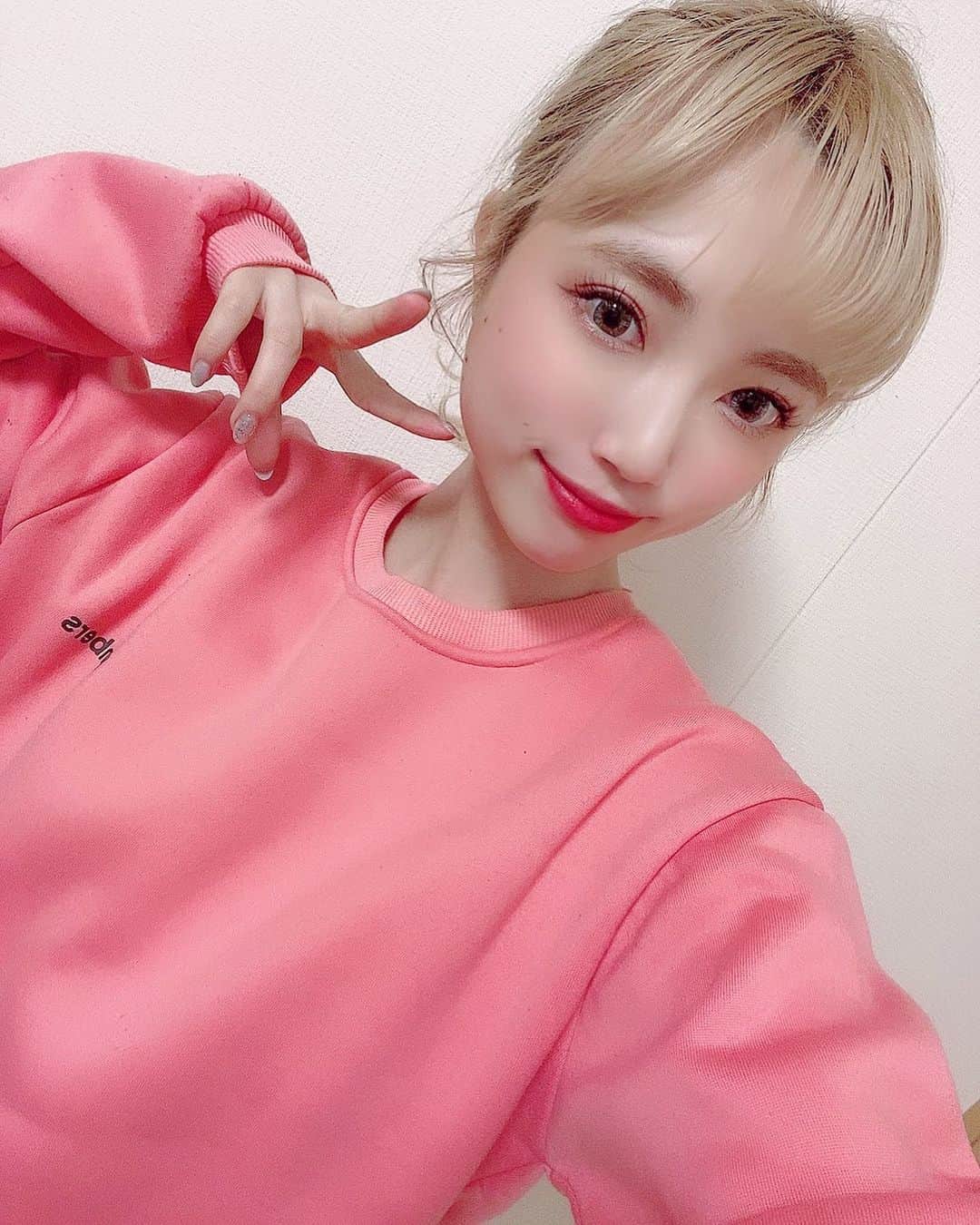 yokoのインスタグラム：「. 最近の食欲がすごい。 . . . . . . . . . . . . . . . . . . #エンタメ活動を止めない #アジア一のエンターテインメント #burlesque#burlesque lesquetokyo#バーレスク東京#ダンサー#透明少女#model#hairmake#makeup#love#ootd#fashion#instagood#instalike#instafashion#tokyo#white #오오티디‭#셀카#메이크업#머리스타그램 #お洒落さんと繋がりたい#カメラ好きな人と繋がりたい#モデル#東京」