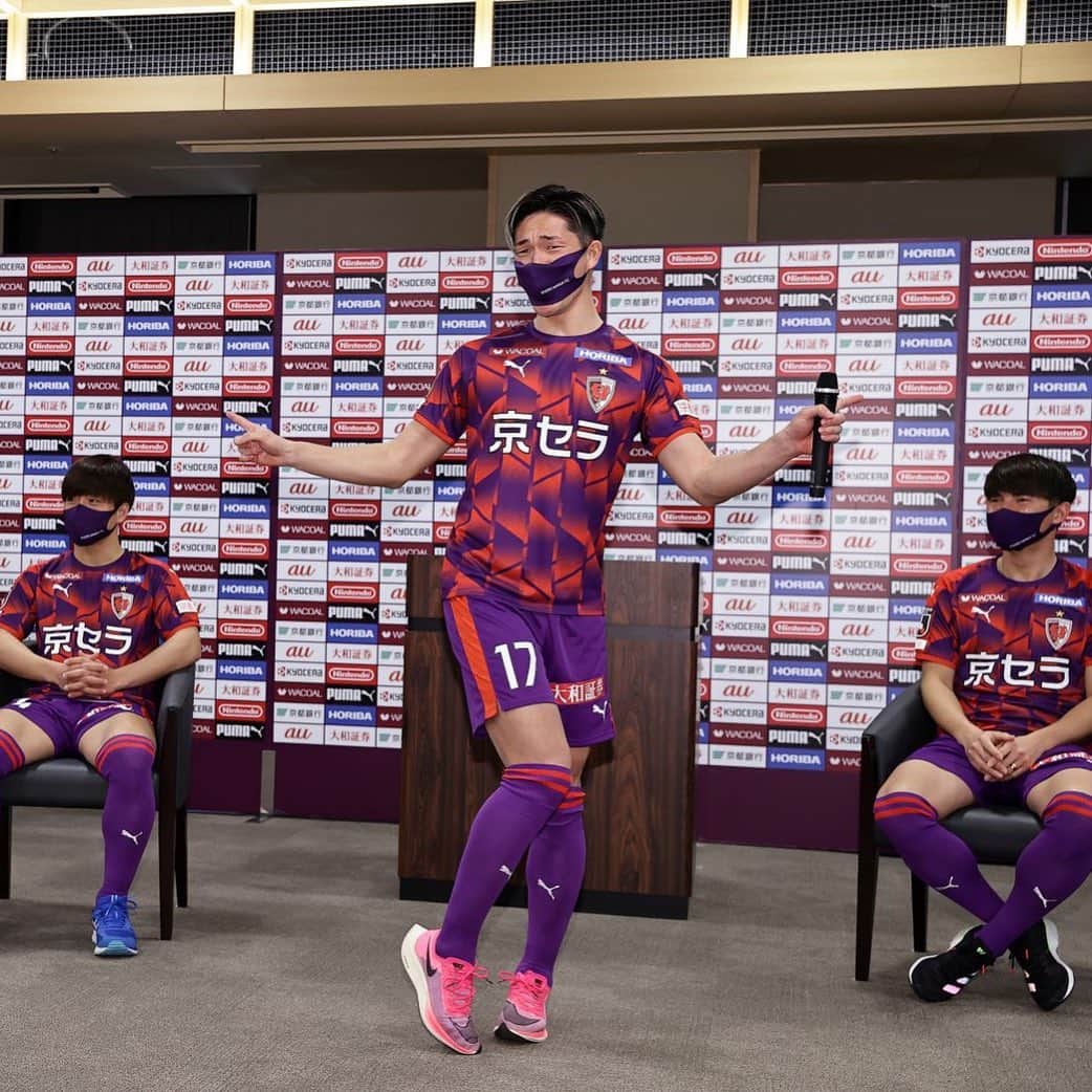 荻原拓也のインスタグラム：「京都サンガF.C. 新体制発表会！！ 背番号17荻原拓也です！ よろしくお願いします🤚 #京都サンガfc #京都#kyoto #背番号#17#荻原拓也#ものまね#ikko」