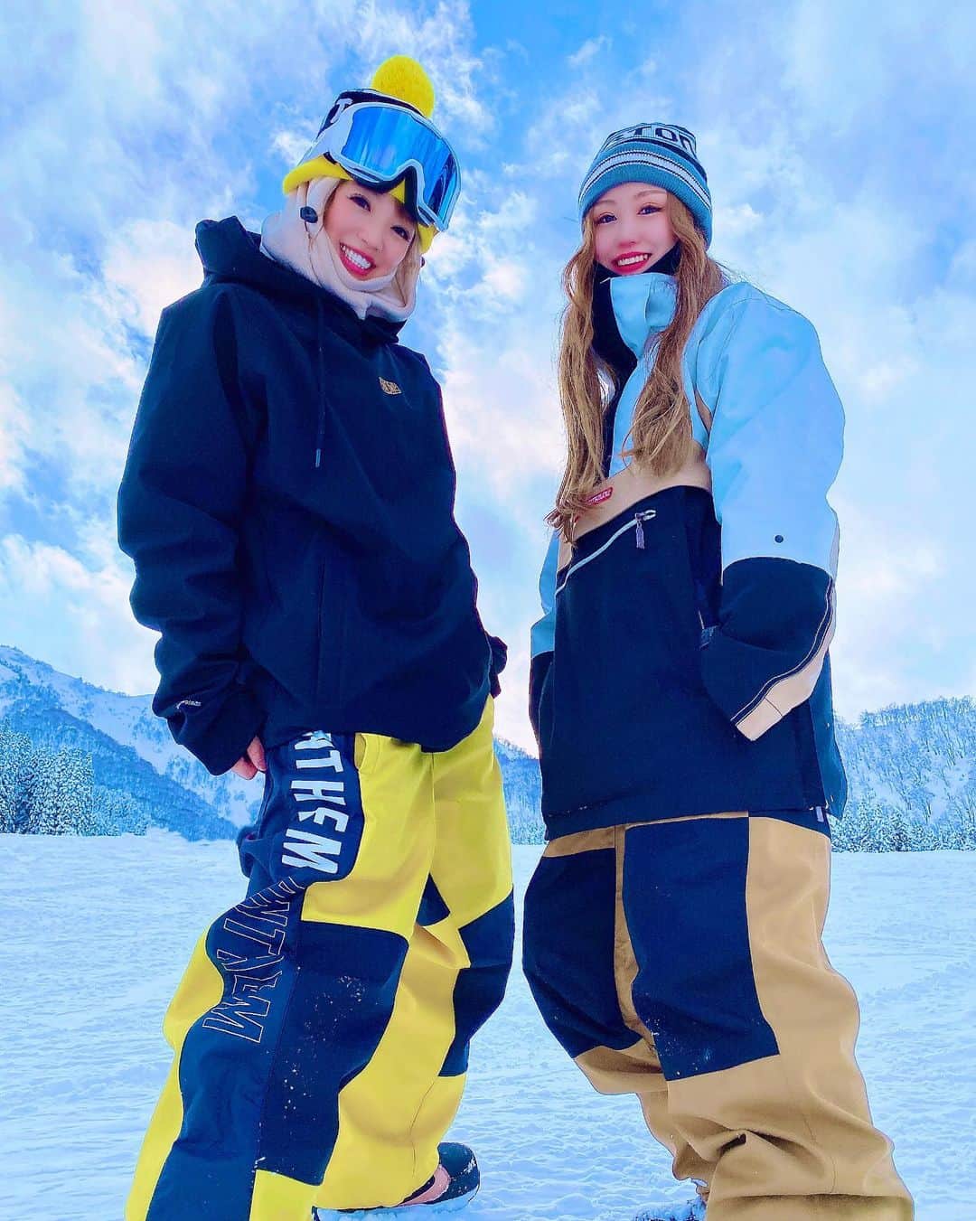 つっきさんのインスタグラム写真 - (つっきInstagram)「🌈 💛🌈🧡🌈 ． まみとのお気に入り写真👍 たくさん撮ったからまた明日もアップする😙💙 投稿する写真も溜まりまくってやばい🥺❤️ 今日からまた頑張るッ🔥🔥🔥 ． ． #SNOWP #snowboarding #snowboard #snowboarder #snowboardgirl #snowboardlife  #anthem #winter #powdersnow  #wintergirl #trip #japan#outdoor #スノボ #スノボー #スノーボード #スノボ女子 #スノボー女子 #スノーボード女子 #神立高原スキー場 #神立 #アンセム #スノップ #アウトドア女子 #冬休み #雪山 #ゲレンデ #イケイケのイケ #すきすきのすき❤️ #2021インスタがんばる」1月21日 19時25分 - tukki007