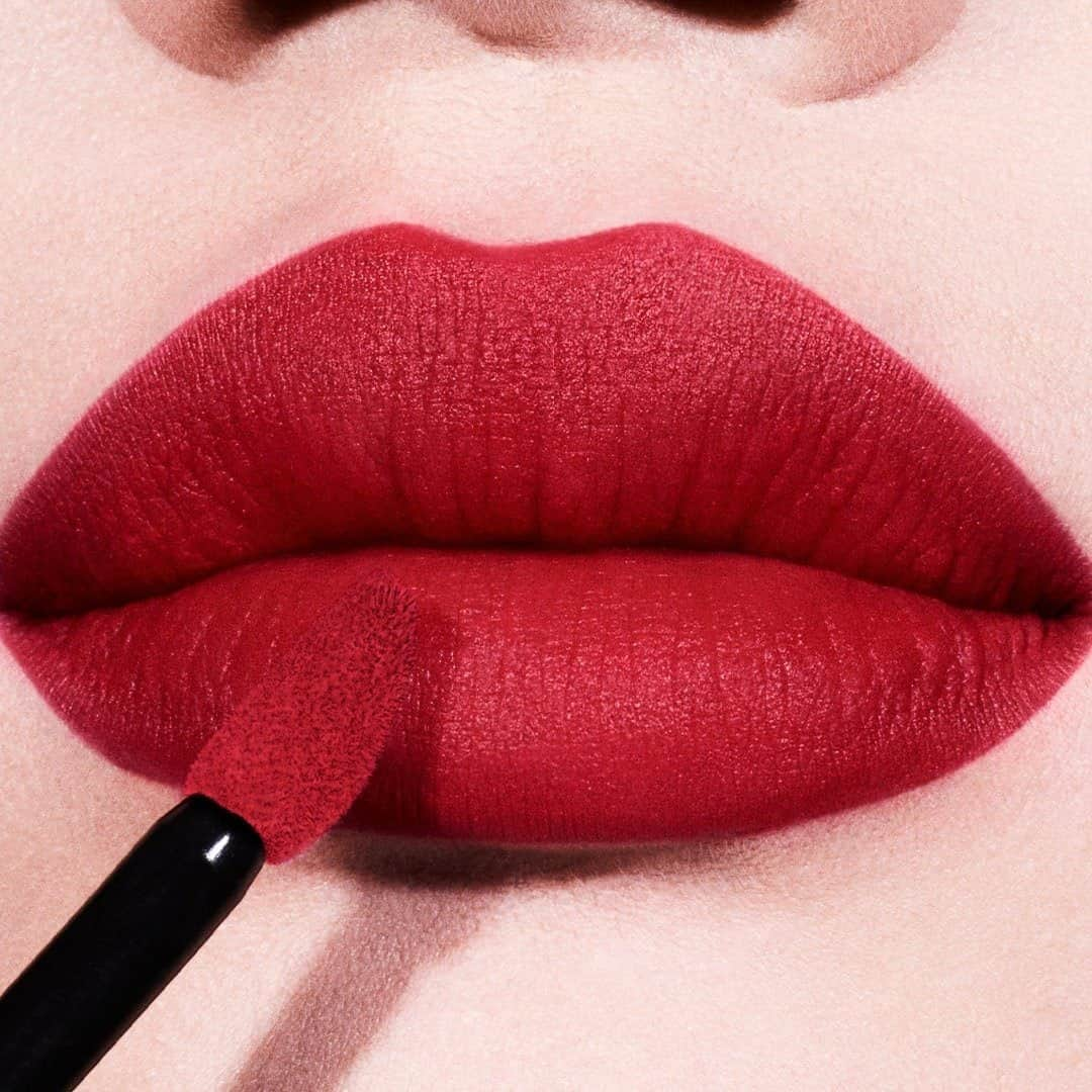 セルフリッジズさんのインスタグラム写真 - (セルフリッジズInstagram)「Pigment packed pout • Tap to shop @narsissist exclusive to #Selfridges Air Matte Lip Colour in shade Power Trip and discover more at the link in bio #SelfridgesBeauty」1月21日 19時41分 - theofficialselfridges