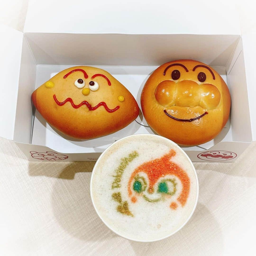 sakiさんのインスタグラム写真 - (sakiInstagram)「アンパンマンミュージアム内ジャムおじさんのパン工場のパン🍞 . めっちゃ可愛いし映える！ #ラテアート も可愛かった🥺💓 . .  @yokohama_anpanman  #アンパンマンミュージアム #アンパンマン #アンパンマンおもちゃ #アンパンマンミュージアム横浜 #アンパンマンショー #アンパンマンこどもミュージアム #アンパンマン号 #アンパンマン大好き #子連れok #子連れイベント #子連れお出かけ #子連れスポット #子連れおでかけ #3歳女の子 #2歳差育児 #ジャムおじさんのパン工場 #アンパンマンパン #ラテアート可愛い #デコパン #映えスイーツ #映えカフェ」1月21日 19時55分 - saki_0806