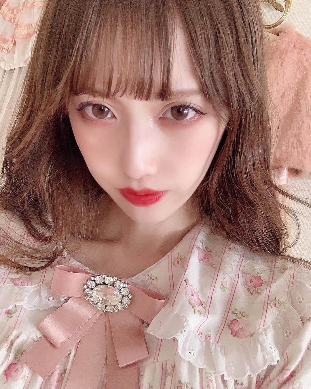 酒元麻衣（まいへー）のインスタグラム：「新しいカラコン🤍 ラルムのメルティシリーズのミルキーウェイ🩰 . . . . . . (いつぶり？！感じの自撮りでなかなかつらい😱🤧)  #クイーンアイズ#ラルムメルティシリーズ#カラコン」