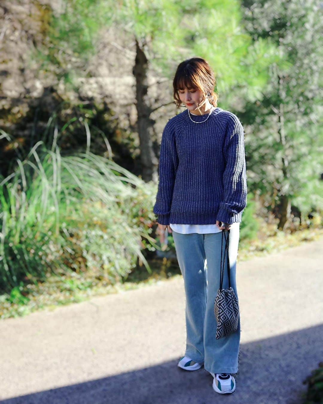 宮崎真梨子さんのインスタグラム写真 - (宮崎真梨子Instagram)「‥ 昨日のお仕事服。 お気に入りのパンツに合わせたくてGETした【kuih(@kuih_store )】のロービングヤーンラグランスリーブプルオーバー。お気に入り過ぎて2色目のネイビーをポチりました。  軽い着心地なので、レイヤードしても肩こらない！シルバーアクセとの相性も良くてお気に入りです♡ ∵ ∵ #kuihst #kuih #クイ #ローゲージニット #ロービングヤーンラグランスリーブプルオーバー  #ママコーデ #ママファッション #大人ファッション #30代コーデ #アラフォーコーデ #お仕事コーデ コーデ #大人可愛い #ミヤマリ #vocest #vocemagazine #美容ブロガー #インフルエンサー #超未熟児ママ #ママ #ワーママ #ワーママコーデ #男の子ママ #mamagirl #おしゃれさんと繋がりたい #男の子ママと繋がりたい」1月21日 19時48分 - miyamari92
