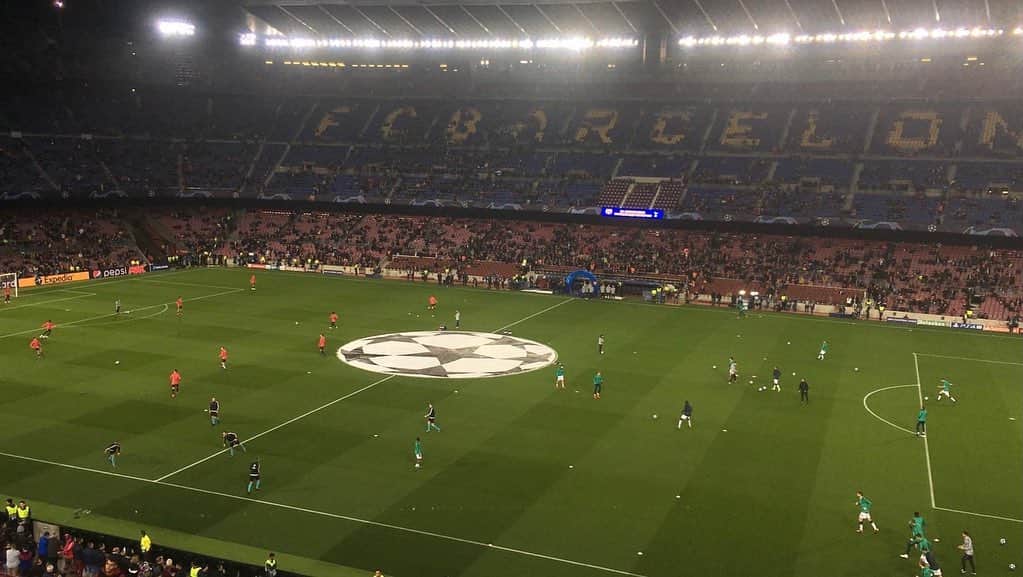 Alb Barcelona Football Academyのインスタグラム：「バルセロナといえばカンプノウですよね？🤩 . チャンピオンズリーグの写真と、レアな？オフバージョンの写真をお届けします🙌 . 早くここで熱狂できる日が戻ってきますように🙏 . . .  #アルビレックス新潟 #バルセロナ #アルビバルセロナ #アルビレックス新潟バルセロナ  #サッカー #留学 #スポーツビジネス #指導者 #スペイン #スペイン語 #海外」
