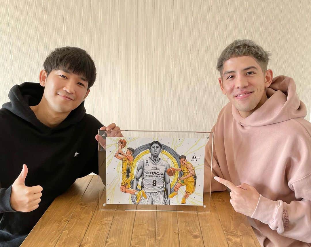 ベンドラメ礼生のインスタグラム：「2021.01.21  大さん( @dai.tamura )に最高の1枚を 描いていただきました。 僕の想像を遥かに上回って 絵から伝わるパワーがたまりません。  誕生日に安井さん( @mami_yasui )に 撮影していただいた写真の中から数枚選んで その選んだ写真を絵にする。  🎨アーティスト × アーティスト📸 やはり素晴らしい作品ができあがり 感動しております。  今回は一瞬でしたが ゆっくり会えるようになったら また熱い話しましょう🔥。  ありがとうございました😊。  🎨×📸=🪐」