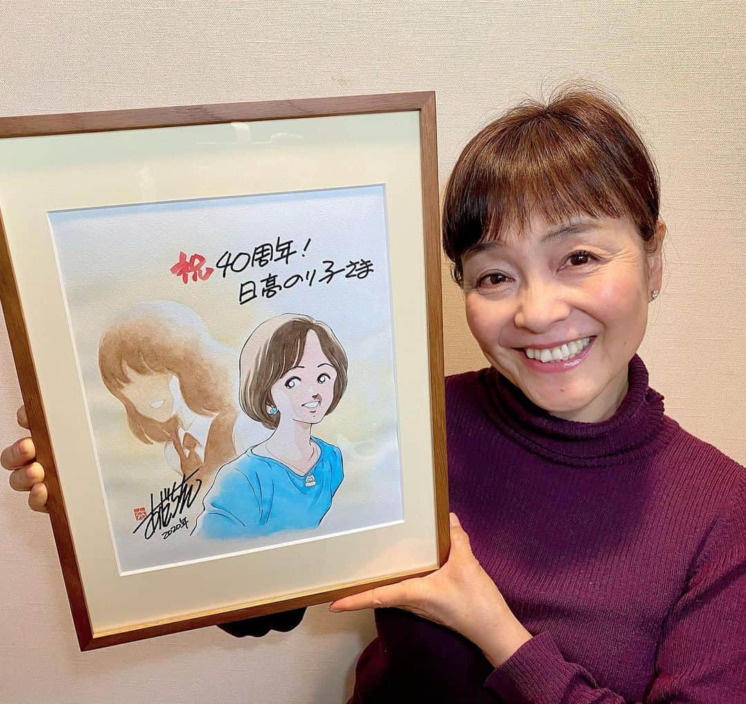 日髙のり子のインスタグラム：「✨💝✨﻿ 素敵なプレゼントが届きました🎁﻿ #日髙のり子 デビュー40周年記念ベストアルバムのジャケット原画、なんと額縁入りです✨﻿ ﻿ #あだち充 先生のサイン&メッセージ付きですよ〜✨﻿ ﻿ こんなに素敵な絵を、こんなに嬉しいお言葉とともに頂けるなんて… 幸せですぅ😂😂﻿ ﻿ 一生の宝物にいたします❣️﻿ あだち先生💓ありがとうございました✨✨﻿ 40周年アニバーサリーイヤー🎀駆け抜けます！🏃🏻‍♀️🏃🏻‍♀️﻿ ﻿ #nonko40th #ベストアルバム #CD #発売中 #聴いてね #声優 #アニソン #キャラソン #描き下ろし #原画 #私の宝物 #🎁 #💿」