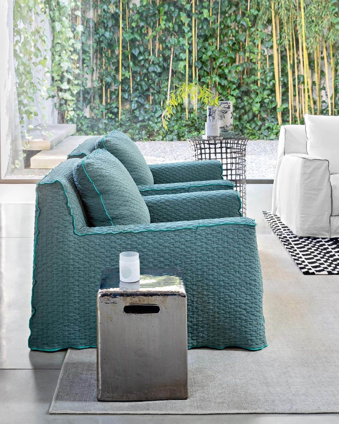 GERVASONI JAPAN / ジェルバゾーニ ジャパンのインスタグラム：「【 New Collection 】   Armchair : LOLL 01 Design : @paola.navone   【お問い合わせ先】 南陽オモビト株式会社 / GERVASONI TOKYO  〒107-0062 東京都港区南青山4-18-16 フォレストヒルズWESTWING B1 TEL：03-5413-3274 MAIL：info@gervasoni.jp  #gervasoni #GervasoniTokyo #paolanavone #interior #interiordesign #madeinitaly  #ジェルバゾーニ #ジェルバゾーニトーキョー #インテリア #イタリア家具 #ソファ #椅子 #テーブル #お洒落」