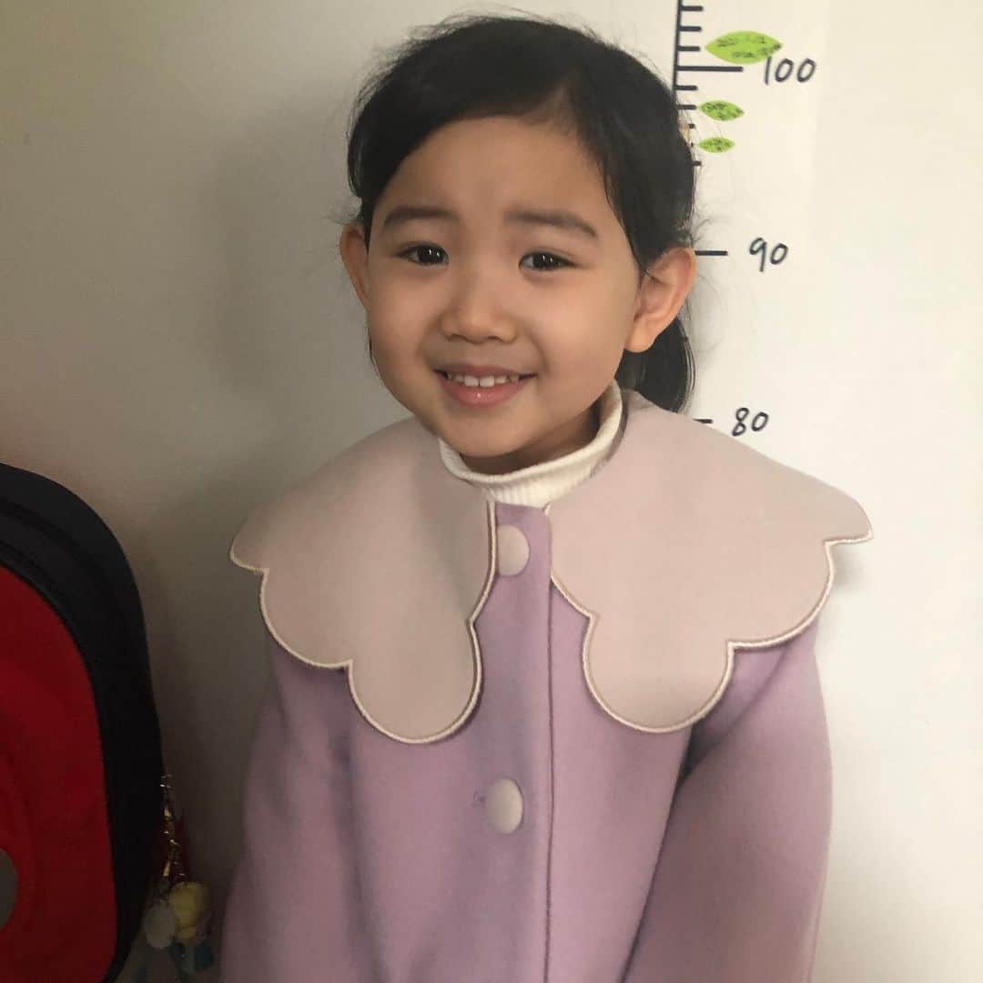 パク・ジョンチョルのインスタグラム：「표정연습중이에요 ㅋ 웃는게 어색하다구 엄마가..ㅜ #맹연습중‼️  #저는커서뭐가될까요?🤗🙄🥰」