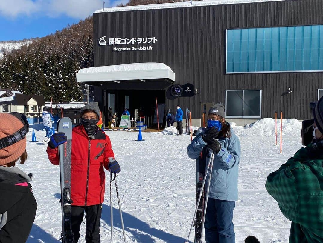 松山航大さんのインスタグラム写真 - (松山航大Instagram)「★ 「わがまま！気まま！旅気分 ウインターリゾート信州　温泉・グルメ・絶景ツアー」 新年早々ロケ！ゲストは #NGT48 の長野県出身メンバー #西村菜那子 さんです！ . 雪質抜群のスキー場や、ほっこりあたたまる温泉などをめぐってきました！ BSフジでも全国放送！ぜひご覧ください！ . ▼放送時間 （BSフジ）1月30日（土）午前6時〜 （長野放送）1月30日（土）午後2時半〜 . #NGT48 #西村菜那子 さん #劇場5周年 #おめでとうございます #長野県 #スキー場 #温泉 #情報はもちろん #西村さんの魅力もつまった内容に #お楽しみに #長野放送 #アナウンサー #松山航大」1月21日 19時58分 - kodai_matsuyama