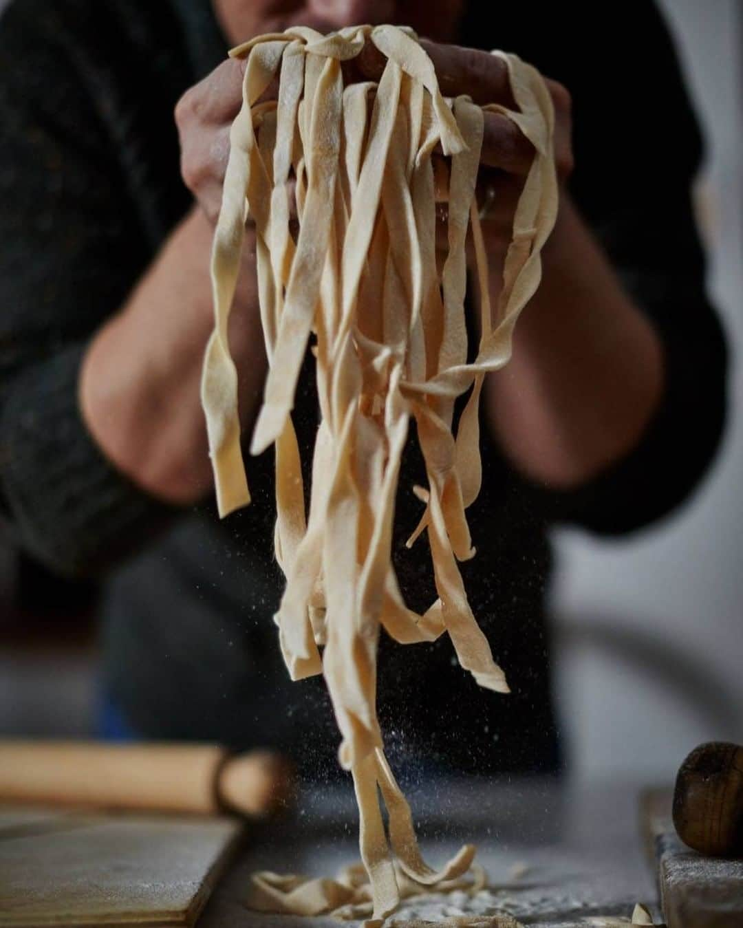 ジェイミー・オリヴァーさんのインスタグラム写真 - (ジェイミー・オリヴァーInstagram)「Today's #KeepCookingRecipe is going to blow your mind!! Loads of you have been asking for pasta recipe inspiration, so we thought we'd show you just how easy it is to make your own fresh pasta using just TWO ingredient; flour and water! You don't want to miss this guys, so head over to my Facebook page at Midday where Jack our Head Chef at the @jamieolivercookeryschool will walk you through it.」1月21日 20時12分 - jamieoliver