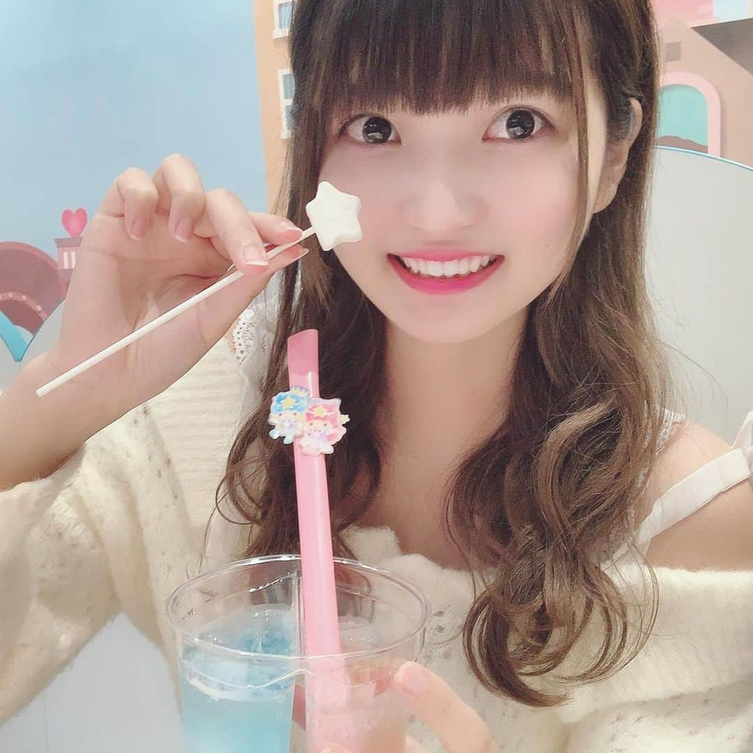 上野露葉のインスタグラム：「だいぶ前のピューロです🐇💗 マイメロちゃんのマスク🎀一目惚れして買ったかわいい🎀  #ピューロランド #ピューロ #サンリオ #サンリオ好きな人と繋がりたい #キキララ #マイメロ #マイメロディ #ハーフツイン #ツインテール #キャラクターマスク #マイメロマスク  #titiyandco #honeycinnamon #maisondefleur #メゾンドフルール」