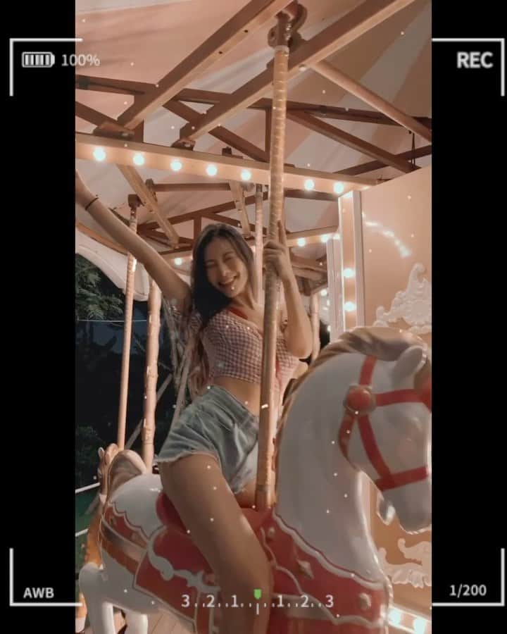 張香香のインスタグラム：「誰能比得上我的發文速度？😂 2020.7.21 🎠🏎🏁 #宅女很久沒有當凹豆咖又開始有點想踏青不然都沒照片好發🥲 #那個方向盤旁邊工作人員說沒關係本來就壞的嚇死我🤣」