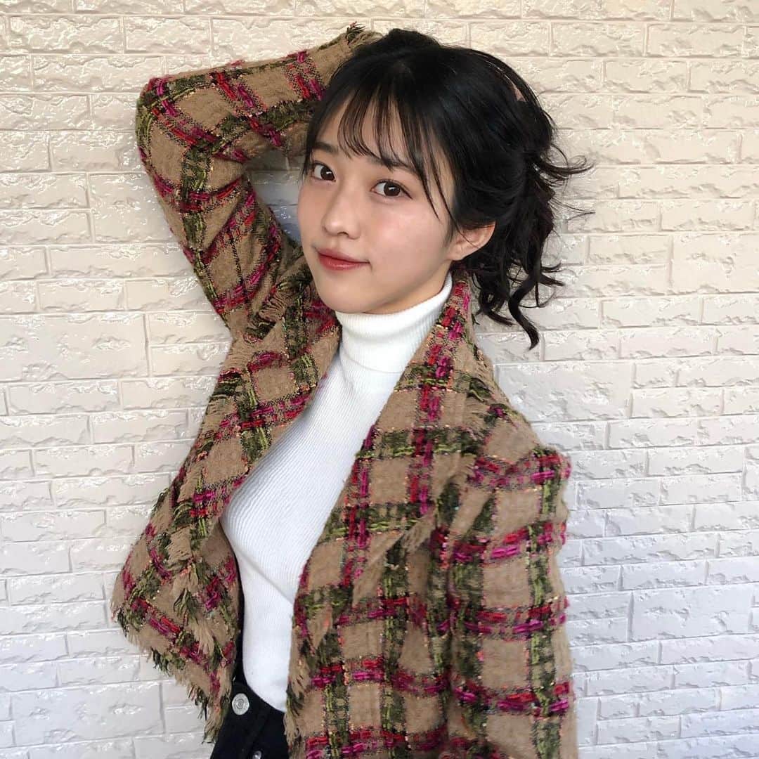川畑綾理のインスタグラム：「ばばの上着〜☺︎ (30年くらい前の‼︎  #プラチナムプロダクション #シブサン #恋ステ #今日の服 #ootd」