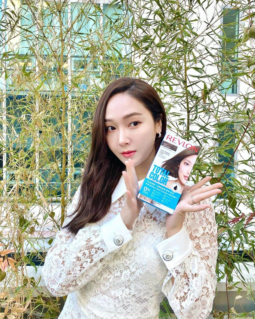 ジェシカ さんのインスタグラム写真 - (ジェシカ Instagram)「Feeling good when my hair is fresh and healthy 🌱 - #ad #revlontotalcolor #veganhaircare @revlon @revlonhk」1月21日 20時18分 - jessica.syj