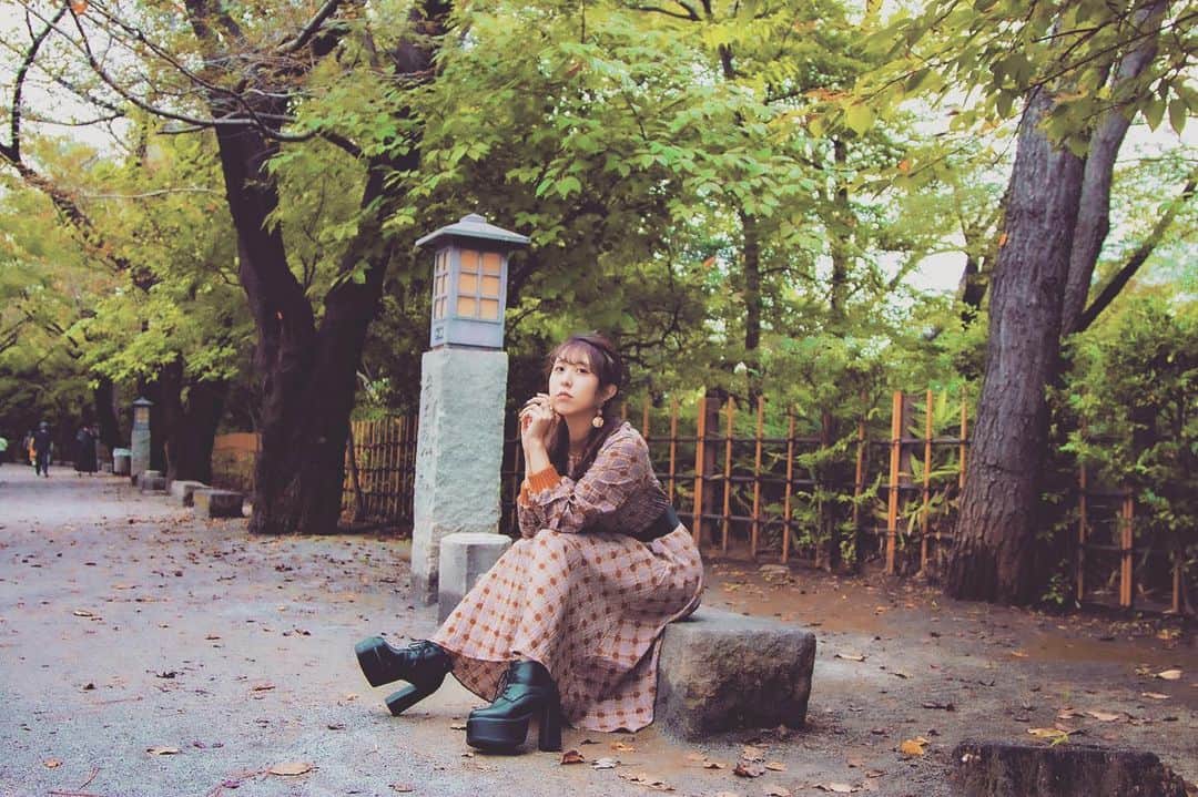 井上麗夢のインスタグラム：「✨﻿ ﻿ 待ち合わせを﻿ ﻿ しませんか？﻿ ﻿ ﻿ ﻿ ﻿ 時間にルーズな私だけど﻿ そんな自分だから、人を待つ時間も好き﻿ ﻿ ﻿ ﻿ ﻿ Twitter:@Remu_19﻿ ﻿ ﻿ ﻿ #カメラ女子 #カメラ女子部 #ipone #東京写真部 #写真部 #instagood #pentax #olympus #olympuspen #写真好きな人と繋がりたい  #写真を撮るのが好きな人と繋がりたい  #カメラ好きな人と繋がりたい #カメラマン募集 #ファインダー越しの私の世界  #フィルター越しの私の世界 #ポートレート #ポートレートモデル #女優 #井上麗夢　#YouTube #ダイエット #写真集」