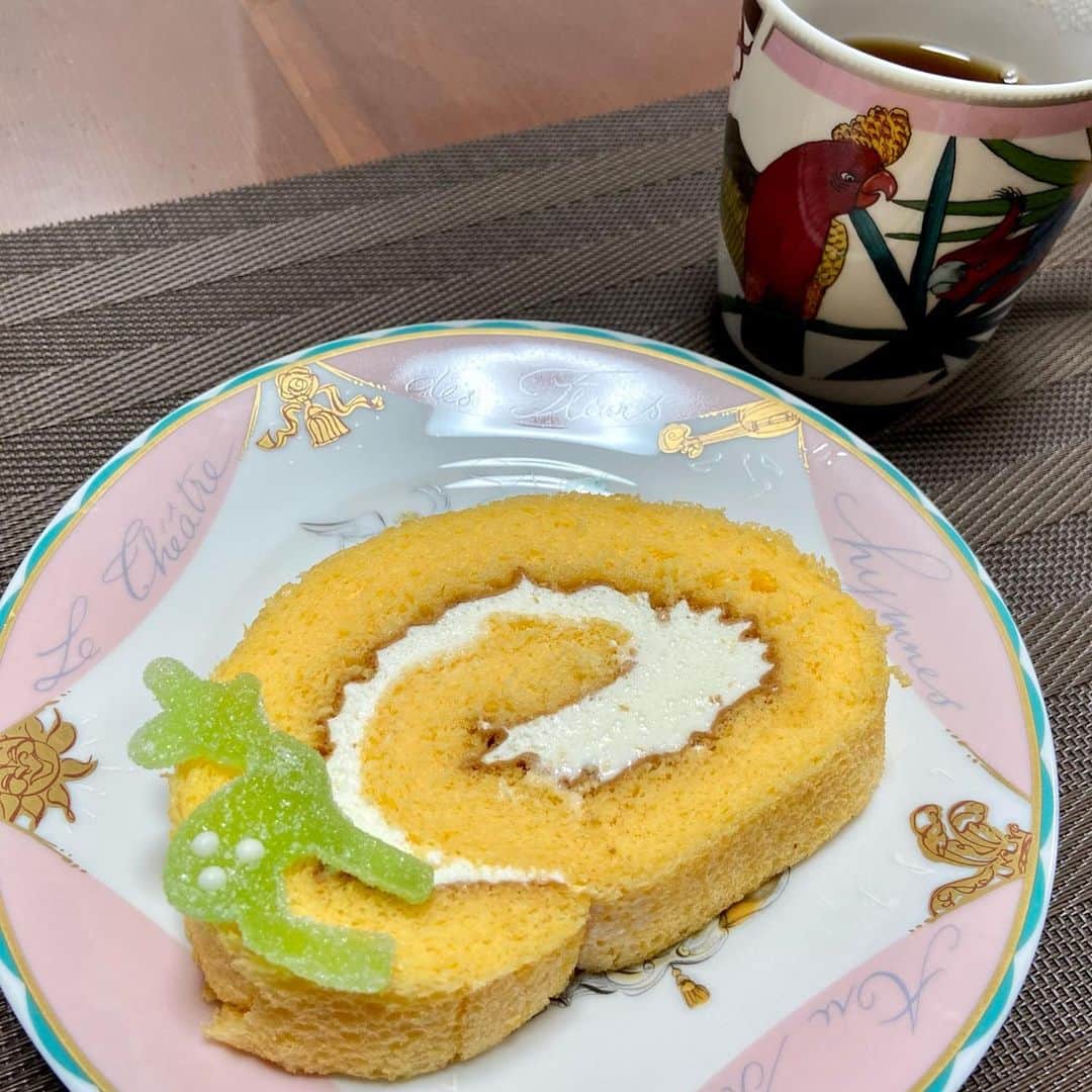 上野貴穂さんのインスタグラム写真 - (上野貴穂Instagram)「.﻿ 萬春堂は﻿ ケーキもさっぱりした甘さで美味しいので﻿ おすすめ☺️🧁❤️﻿ ﻿ #奈良 #萬春堂﻿」1月21日 20時30分 - kiho_ueno
