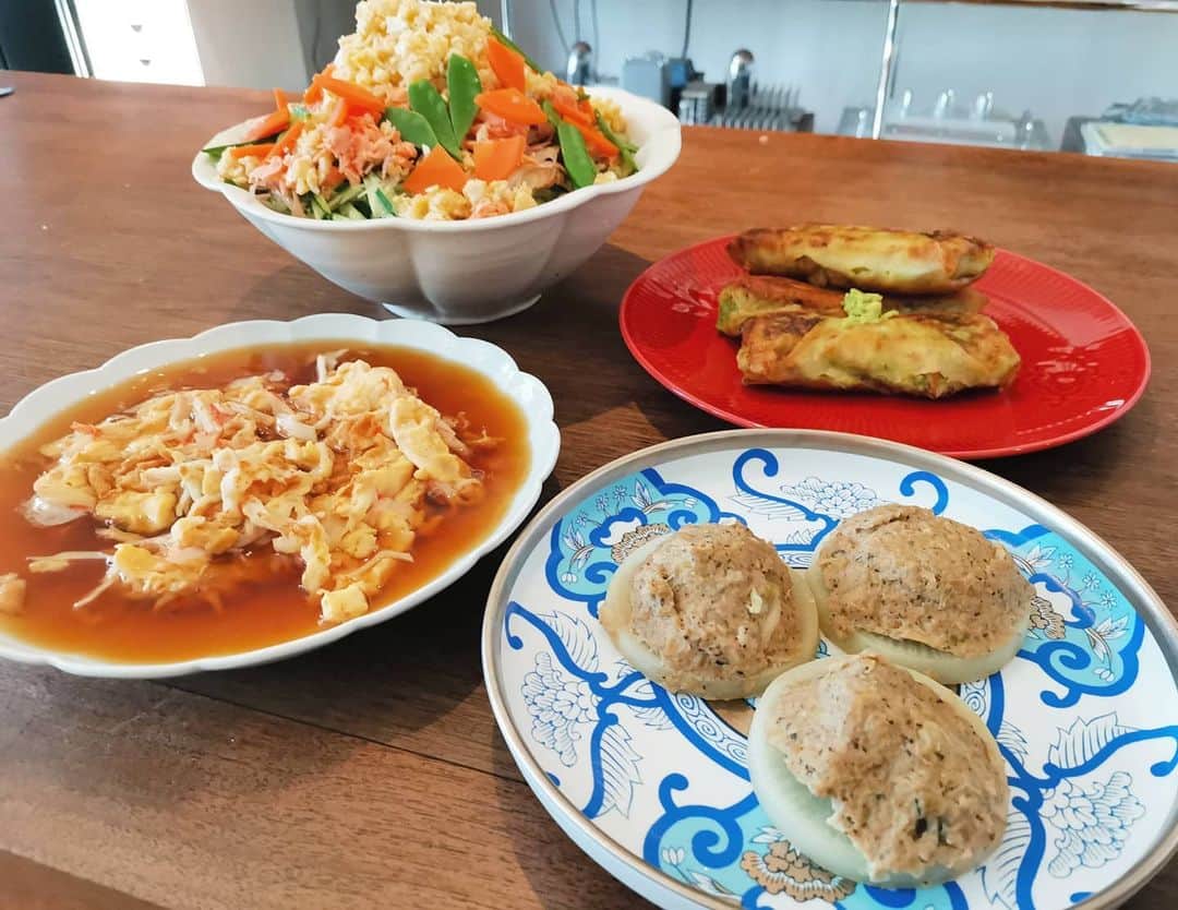 杉山由紀子のインスタグラム：「月1のお料理教室♫ * 今回も最高な内容😍 あらためてこのお料理の有り難さを感じました✨✨ * * 作ってみよ♫♫♫ 料理は簡単、美味しい、栄養とれる、早いが最高❤ * * * #料理 #cook #おうちごはん #料理教室 #クイーンクック #無水鍋 #最強」