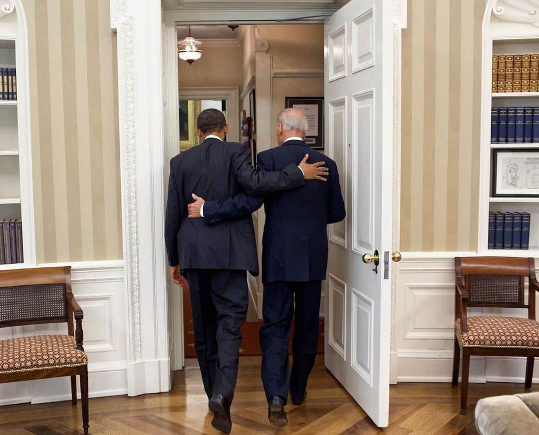 ジェイミー・フォックスさんのインスタグラム写真 - (ジェイミー・フォックスInstagram)「@barackobama :You remember where everything was right?... @joebiden : yup... @barackobama : cool... I’ll Hollah...@joebiden : BET...」1月21日 20時23分 - iamjamiefoxx