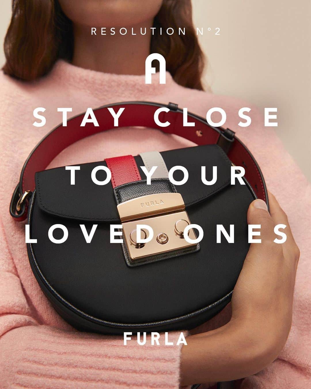 フルラのインスタグラム：「Dive deeply right into love and friendship in 2021: it will be a standout year.  #thefurlasociety #furlafeeling #furlagift #newcollection #furla #accessories #fashion」