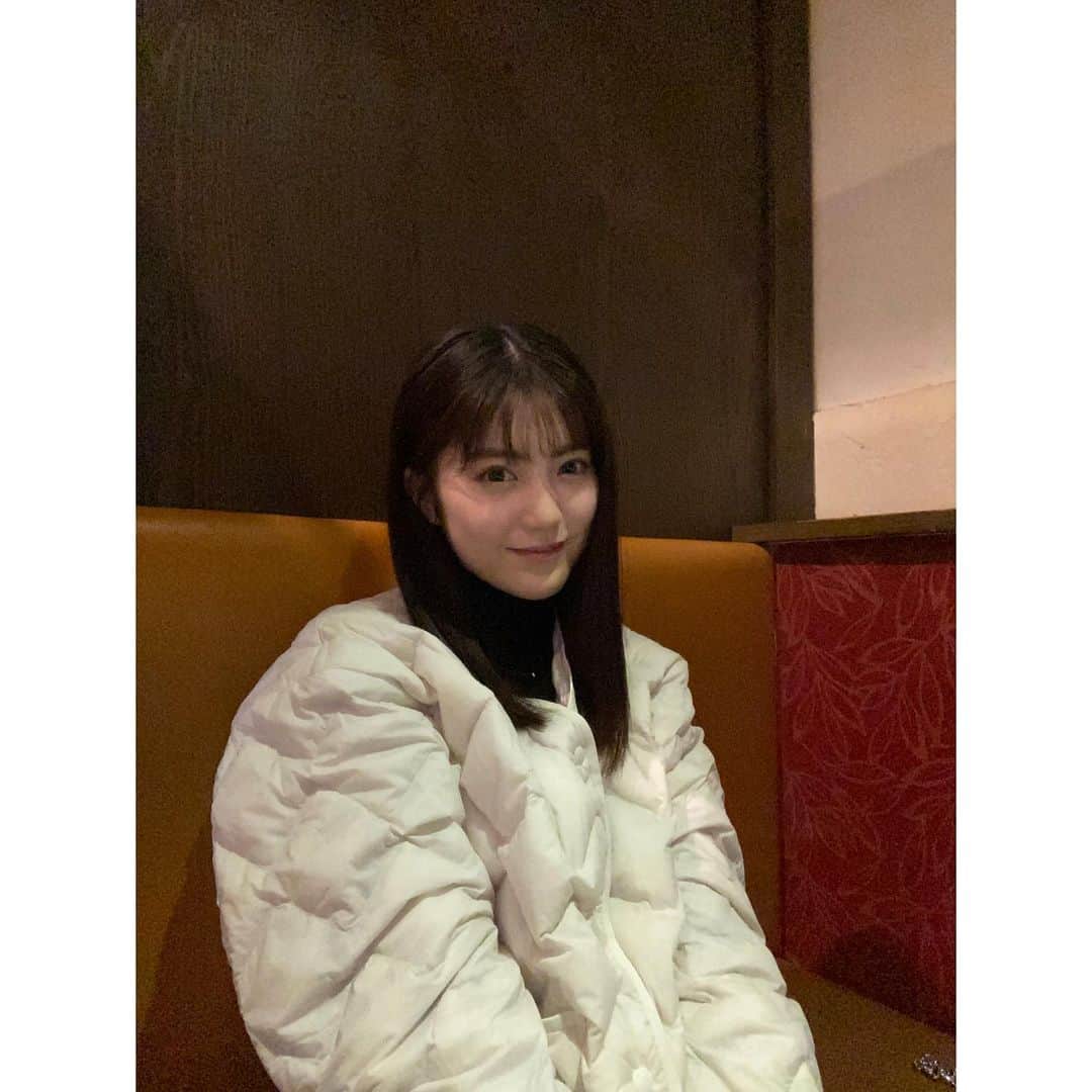 のインスタグラム：「友達目線っ☕️  おめめは3♡berryの ミントヘーゼルだよ🌱  お洋服がシンプルな時につけてあげるとアクセントになってより可愛いんです♡♡ ナチュラルなハーフメイクが好きな方にもとてもオススメ！！」