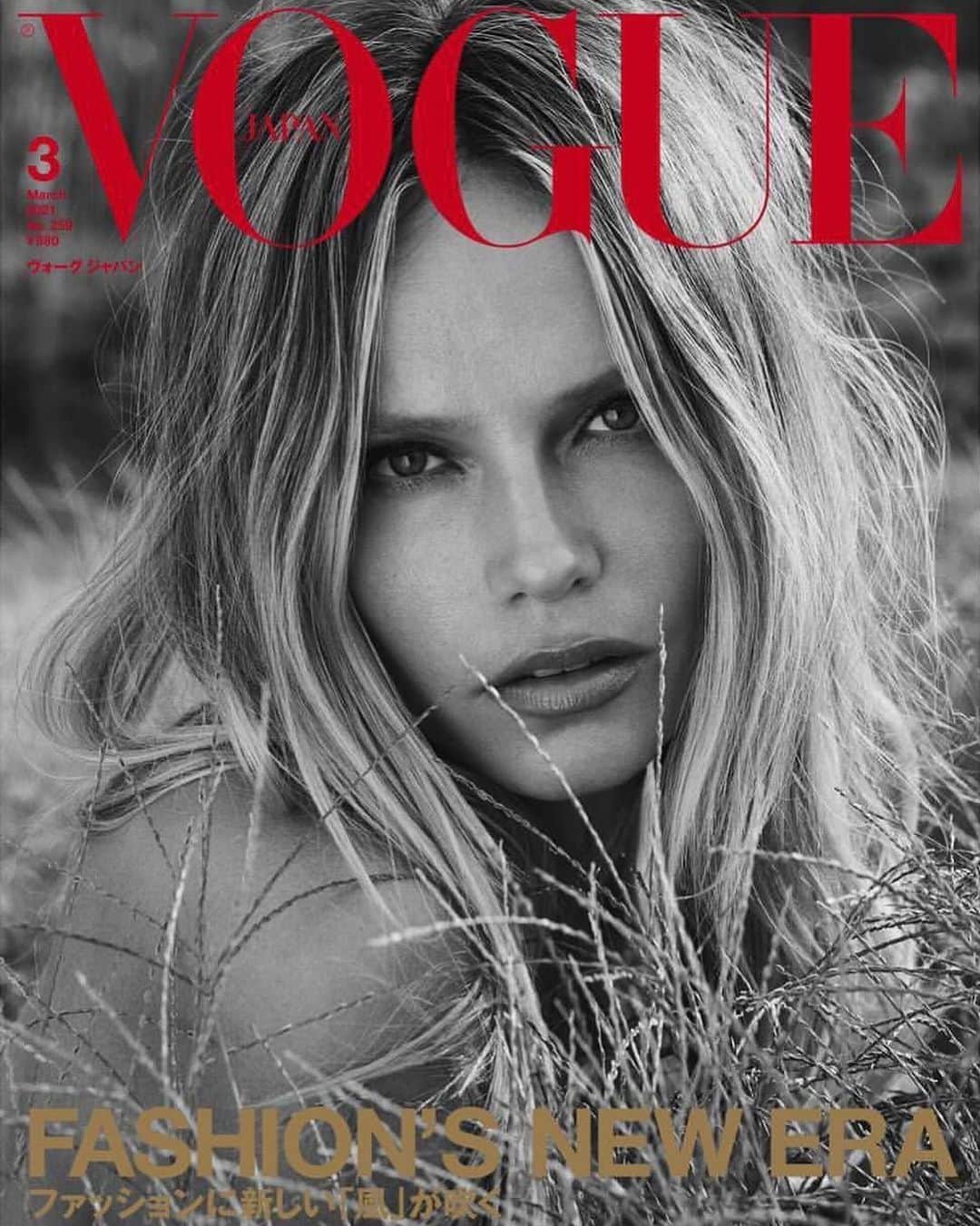 ナターシャ・ポーリーのインスタグラム：「🖤 @voguejapan By @luigiandiango @luigimurenu and @annadellorusso @pg_dmcasting 🖤」