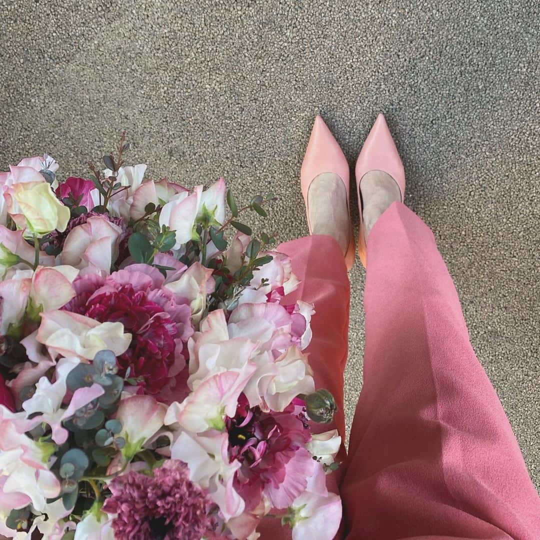 畑野ひろ子のインスタグラム：「@willgarden_official  ピンクのグラデーションのブーケ🌸  #flowers #pink #spring #bouquet #willgarden」