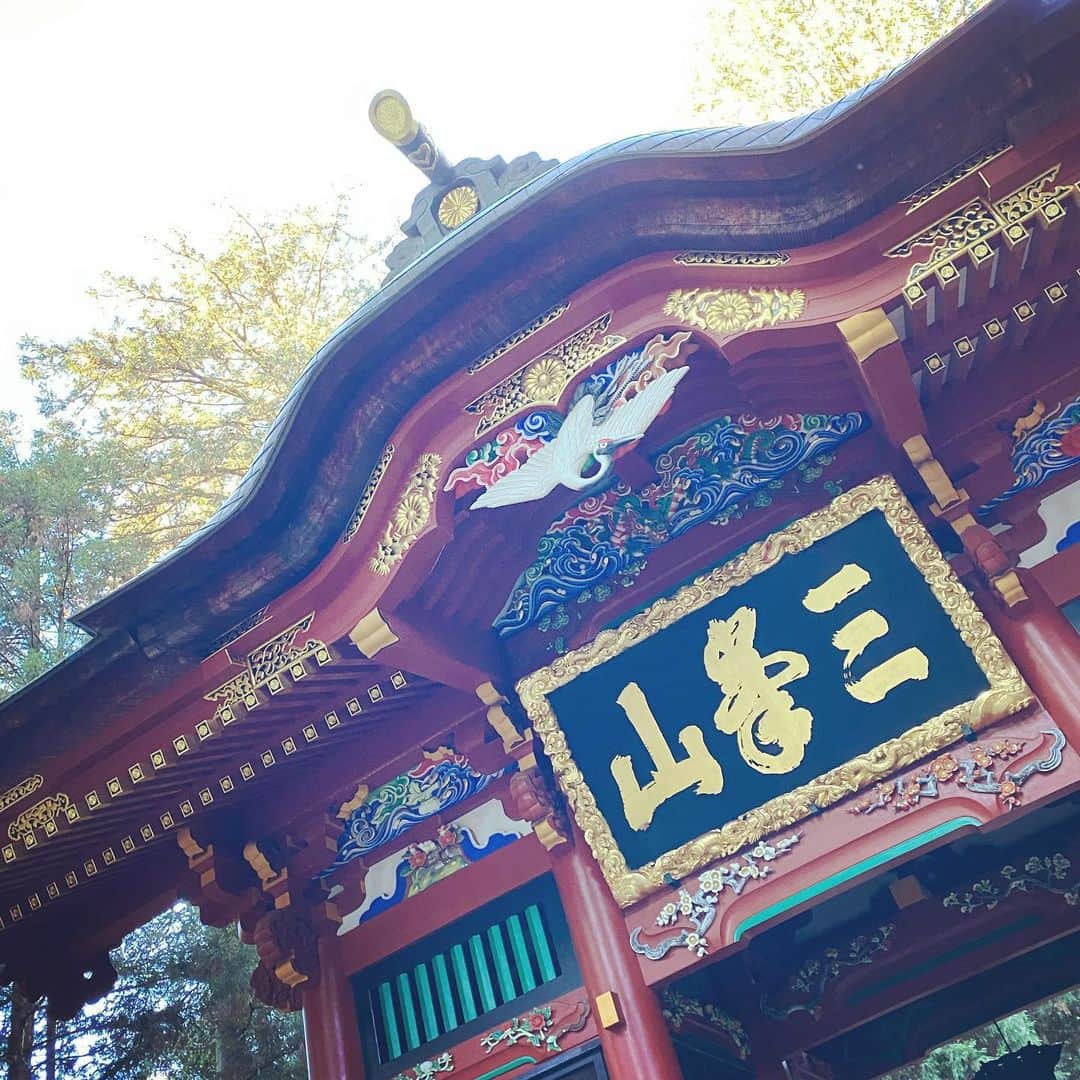 のインスタグラム：「運気アップに #待ち受けにどうぞ #おすきなのをどうぞ  金運大全  仕事運、財運、勝負運が上がり、 たちまちお金がやってくる160の方法 2021年1月13日発売！ Amazonや書店で発売中です！  Love Me Doの大予言 〜2021年から輝く未来を築くために〜 発売中です！  #三峯神社  #三峯神社パワースポット  #金運大全 #LoveMeDoの大予言」