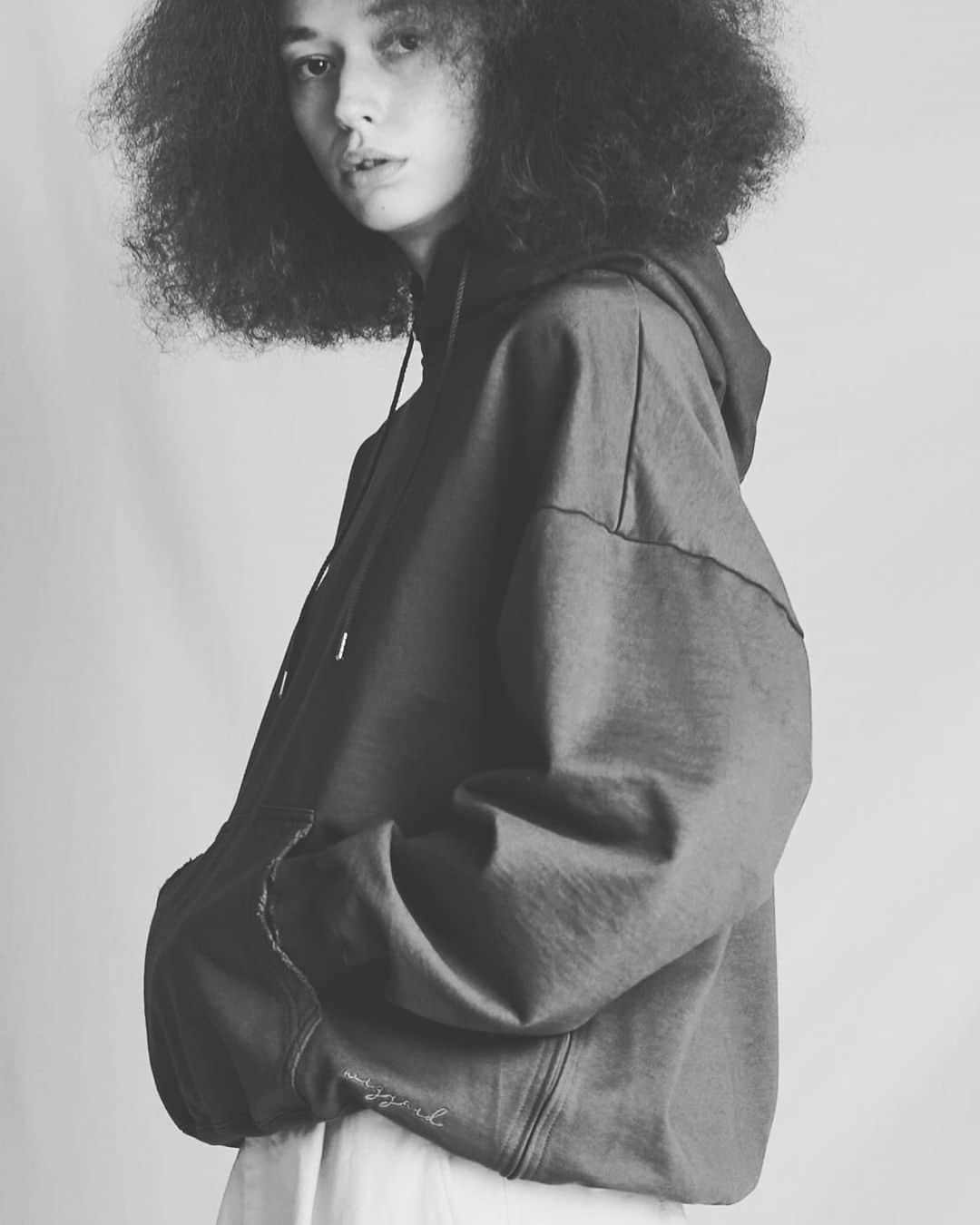 ウィザードのインスタグラム：「2021 SPRING SUMMER COLLECTION “SCREAMING LIFE"  EMBROIDERY DAMAGE HOODIE  #wizzard_fac #wizzard #fashion #tokyofashion #streetfashion #fashionphoto #designersbrand #domesticbrand #mensfashion #2021ss #ウィザード #パーカー #スウェットパーカー #ダメージパーカー #ファッションブランド #メンズファッション」
