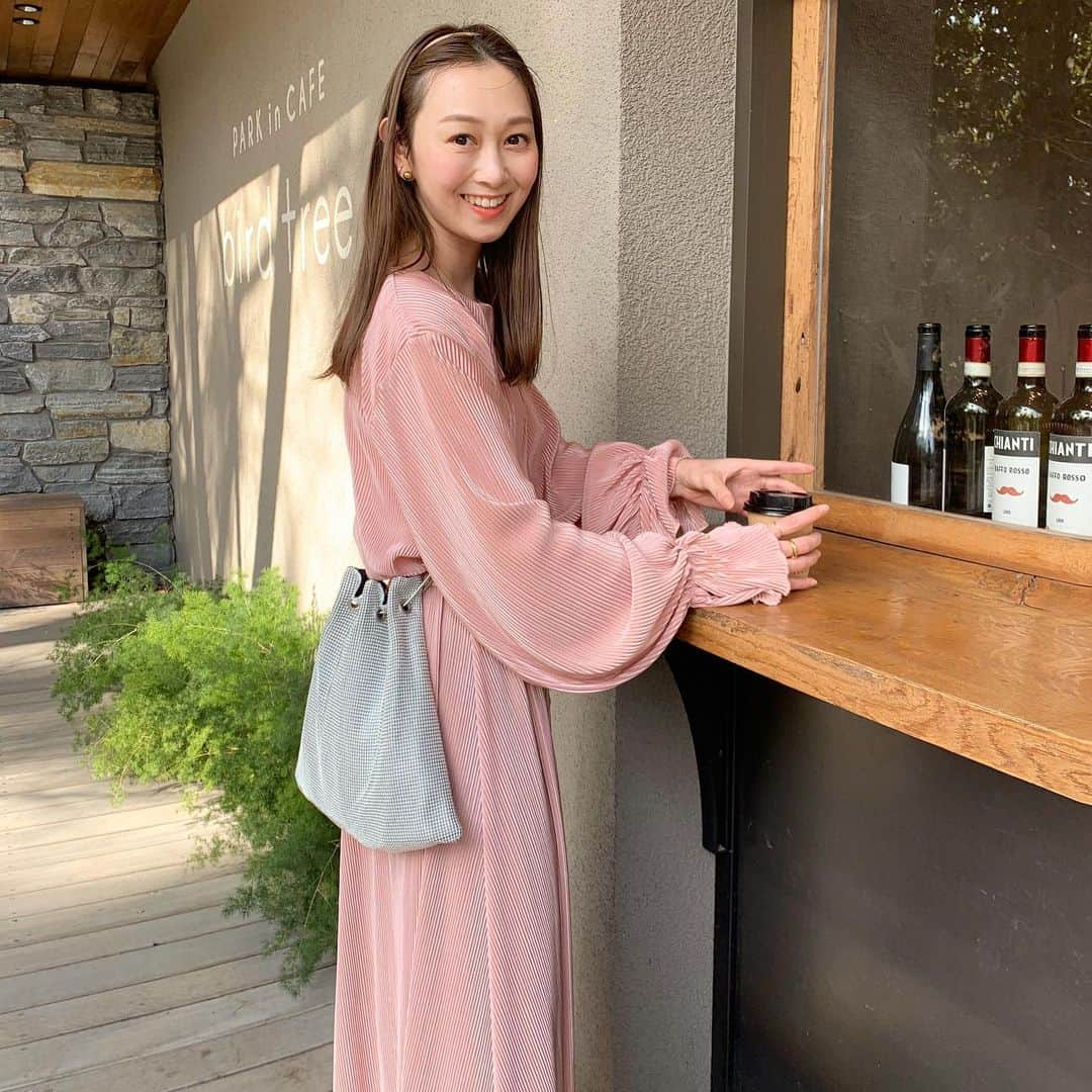 保木ちひろさんのインスタグラム写真 - (保木ちひろInstagram)「最近は飲み物テイクアウトして 公園散歩するのが定番なってる☕️💭 このバック持ってたら娘が 「キラキラぁ、かぁいいねぇ💠」 言ってくれる😭🤍」1月21日 20時48分 - hokichihiro