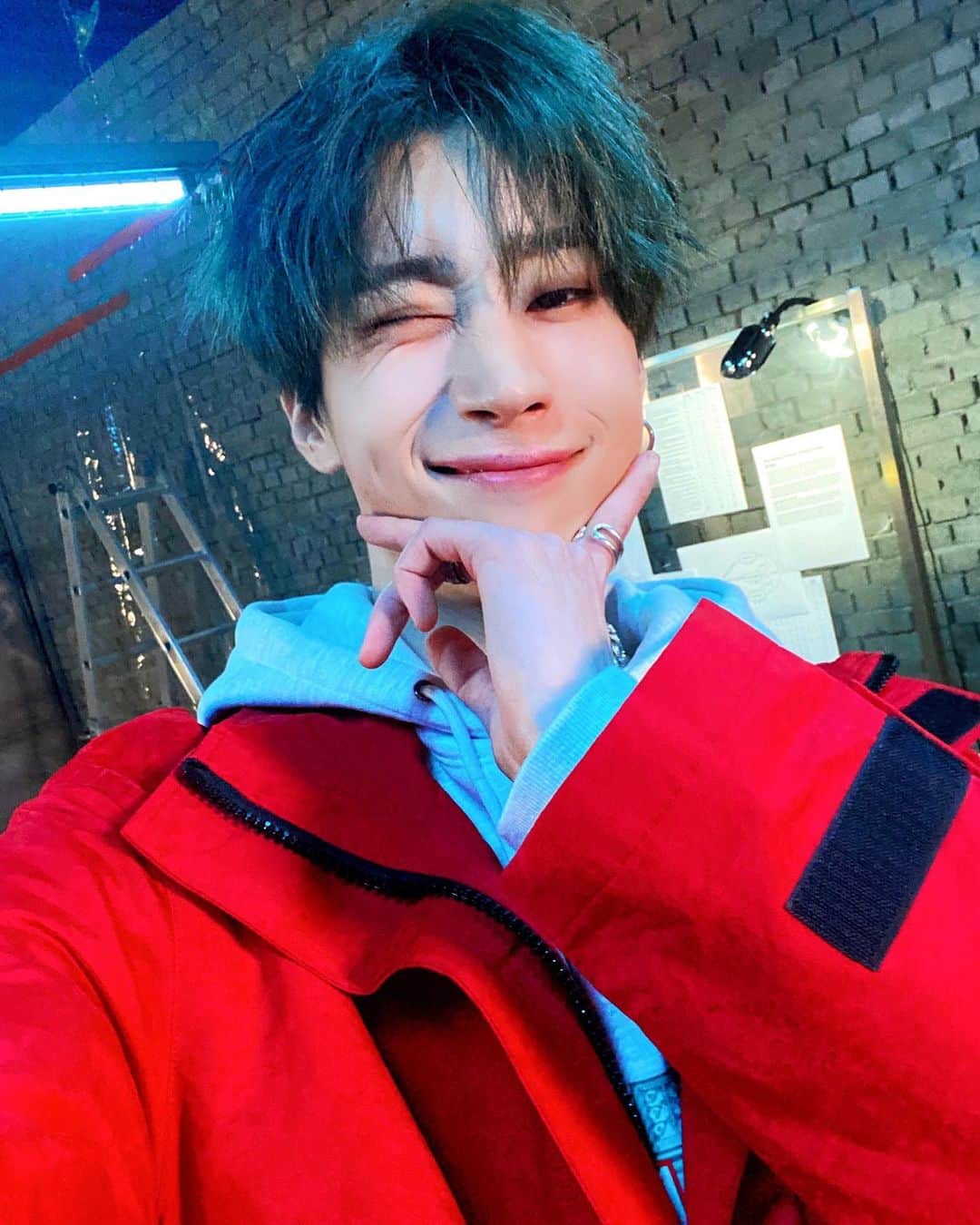 Victonさんのインスタグラム写真 - (VictonInstagram)「[V_V] #VICTON_Staff_VIEW  📸 #Flip_A_Coin🪙 Special Video Behind  [힙승우 등장🤨🧢❣️]  #VICTON #빅톤 #SeungWoo #한승우 #승우#VOICE_The_future_is_now #Flip_A_Coin #What_I_Said」1月21日 21時00分 - victon1109