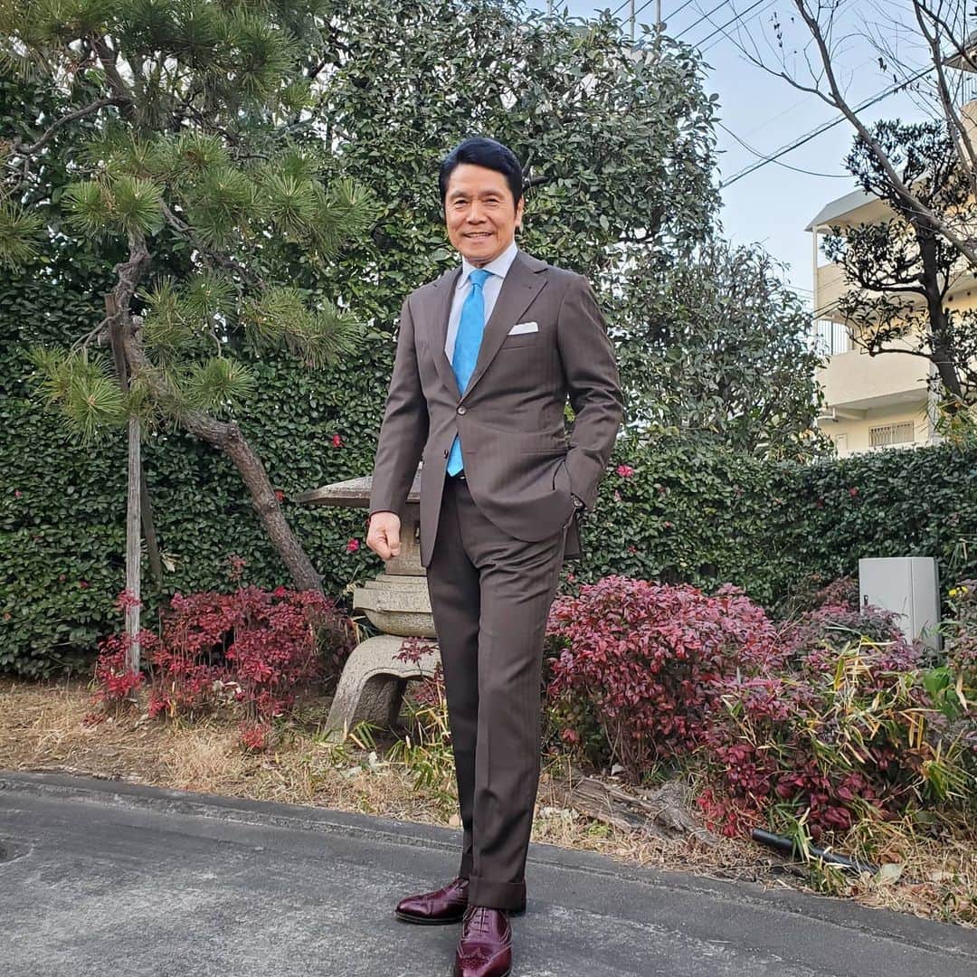 峰竜太のインスタグラム：「#bsーtbs #未来へつなぐにっぽんの歌魂 #suit#liverano_liverano #shirt#doone #tie#Ermenegildo Zegna#shoes#Stefano Bemer」