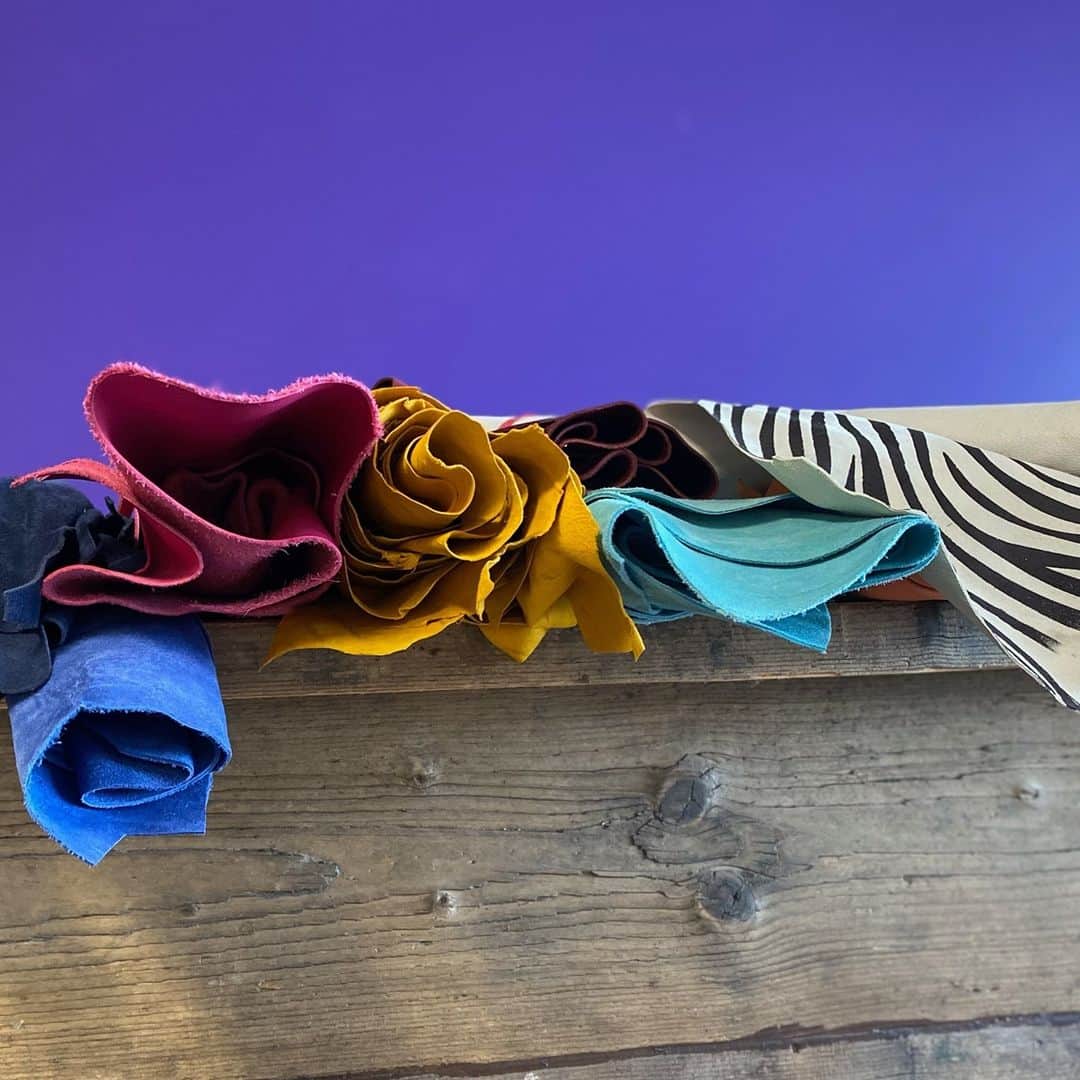 セラフィーニのインスタグラム：「Waiting for Spring time! 🌈⁠ All our materials are #MadeinItaly by the best leather manufacturers. ⁠ #WeAreSerafini #SerafiniShoes」