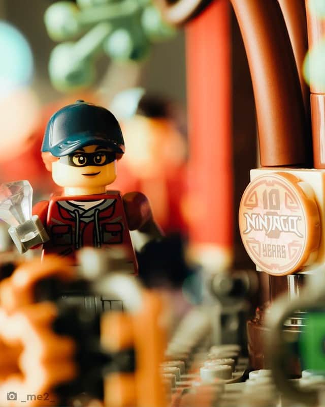 LEGOさんのインスタグラム写真 - (LEGOInstagram)「NINJAGO celebrates its 10th birthday this year! Check out these photos of the special anniversary set NINJAGO City Gardens 💥   📸 @_me2_ and @maelickinthenorth    #LEGO #NINJAGO #LEGONINJAGO #AFOL #ToyPhotography」1月21日 21時00分 - lego