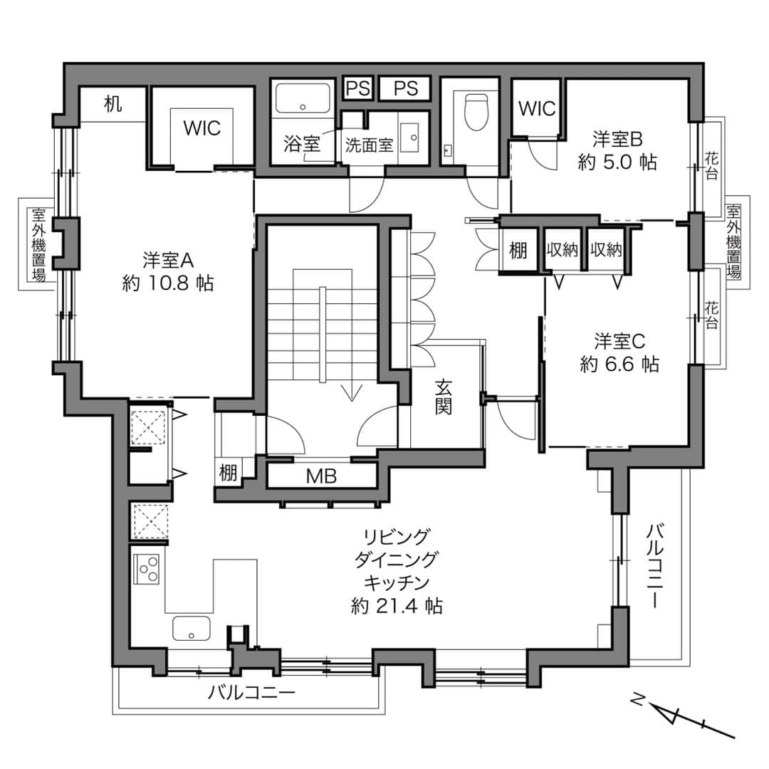 カウカモ ｜『一点もの』の住まいに出会おうさんのインスタグラム写真 - (カウカモ ｜『一点もの』の住まいに出会おうInstagram)「『くつろぎの日常』⁣ ゆとりのある玄関スペースに、うららかな光が差す二面採光のLDK。各所に設けられた収納には、この街で集めたこだわりの雑貨を飾って。１フロア１住戸のこの住まいなら、どの部屋にいても光を感じ、穏やかに過ごせそうだ。代々木上原の丘の上。最上階に生まれたくつろぎの空間が今、日常になる。⁣ .⁣ 代々木上原駅 / 3LDK / 106.54㎡⁣ .⁣ ---------------⁣ この物件の詳細はストーリーズ、またはプロフィールのリンクから【 くつろぎの日常 】をチェック✨→@cowcamo⁣ ---------------⁣ .⁣ #cowcamo⁣ #カウカモ⁣ .⁣ #住まいづくり#間取り#間取り図#リビングインテリア#ダイニングインテリア#キッチンインテリア#リノベ#リノベーション#リノベーションマンション#中古マンション#マンション暮らし#ライフスタイル#シンプルライフ#インテリア#インテリアデザイン#インテリアコーディネート#インテリア雑貨#インテリア好きな人と繋がりたい#物件探し#内装#オープンキッチン#心地よい暮らし#ナチュラルモダン#海外インテリアに憧れる#明るいリビング⁣ #オープンラック#アクセントウォール#ナチュラルモダン」1月21日 21時00分 - cowcamo