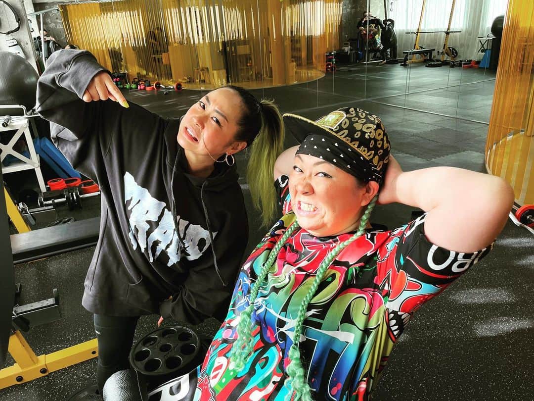 ルナのインスタグラム：「今回のLUNAチャンネルは？！ やしろ優ちゃんと初コラボ🙌🏻🙌🏻🙌🏻🙌🏻. これまで挑戦したダイエット経験など深掘り対談！！ そんな話の中で、、、急遽大展開へ🔥. 去年、ダイエットインストラクターの資格を取得した私、優ちゃんがリバウンドで悩む話を聞き新米インストラクターとして黙って聞き流せません🚨 遂に本気で痩せるコラボ企画がCell tokyoさんと組み始動させます💪🏽. 現在の体重、目標まで公開！！ そして！やしろ優ちゃんのYouTube【公式】優tubeチャンネルでは、今回挑んだ合同筋トレ動画がUPされているので、そちらも併せて是非お楽しみください♪  #ダイエット #celltokyo #やしろ優  #ものまね」