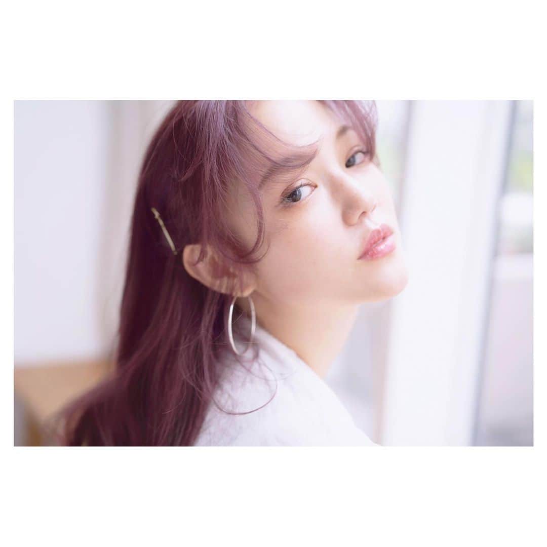 前原穂高のインスタグラム：「お洒落ピンクカラー×アレンジ✨  @tomomi_______  @violet_hairsalon   #美容室Violet #表参道ヘアサロン #表参道美容室 #表参道美容院 #ピンクカラー  #イノアカラー #韓国パーマ #韓国ガール #ふんわりパーマ #韓国美人 #20代ヘアスタイル #韓国ヘアスタイル #韓国ヘアアレンジ #根元パーマ #韓国ヘアー #40代ヘアスタイル #30代ヘアスタイル #ヨシンモリ #韓国トレンド #韓国風 #韓国スタイル #韓国ヘア #韓国女子 #韓国メイク #韓国好き   前原穂高店舗出勤スケジュール ㅤㅤㅤ 🗼→表参道店 ⚓️→横浜店 ☕️→名古屋店 ㅤㅤㅤ 1月22日(金)🗼 1月23日(土)🗼 1月24日(日)🗼 1月27日(水)🗼 1月28日(木)⚓️ 1月29日(金)🗼 1月30日(土)🗼 1月31日(日)🗼」