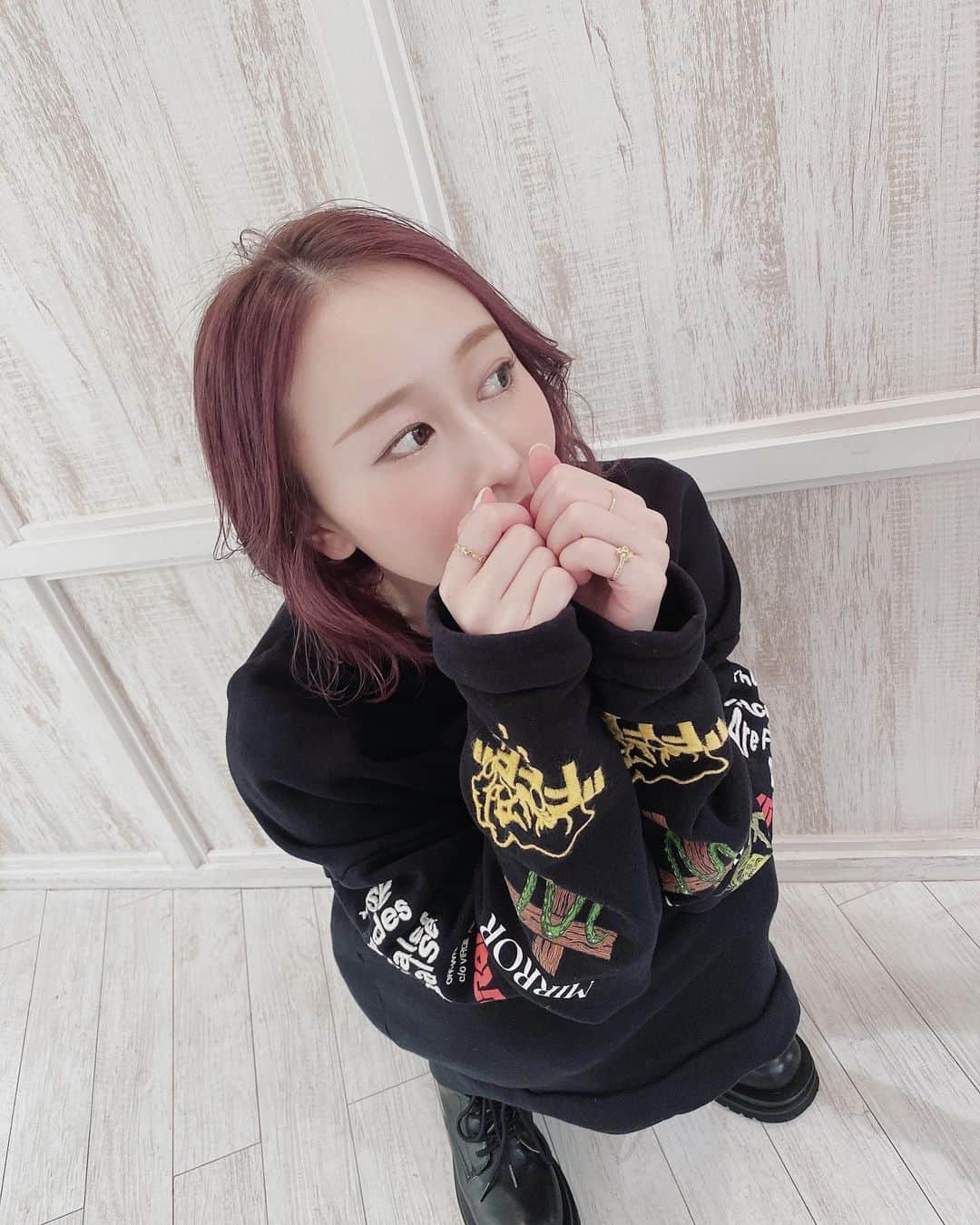 のインスタグラム：「. もう1月終わるの早くない🙁！？ あっという間に誕生日になりそう🥲 この前あけましておめでとうございます言ったばっかなのに🥲 . #あっという間　#早いね　#🤔」