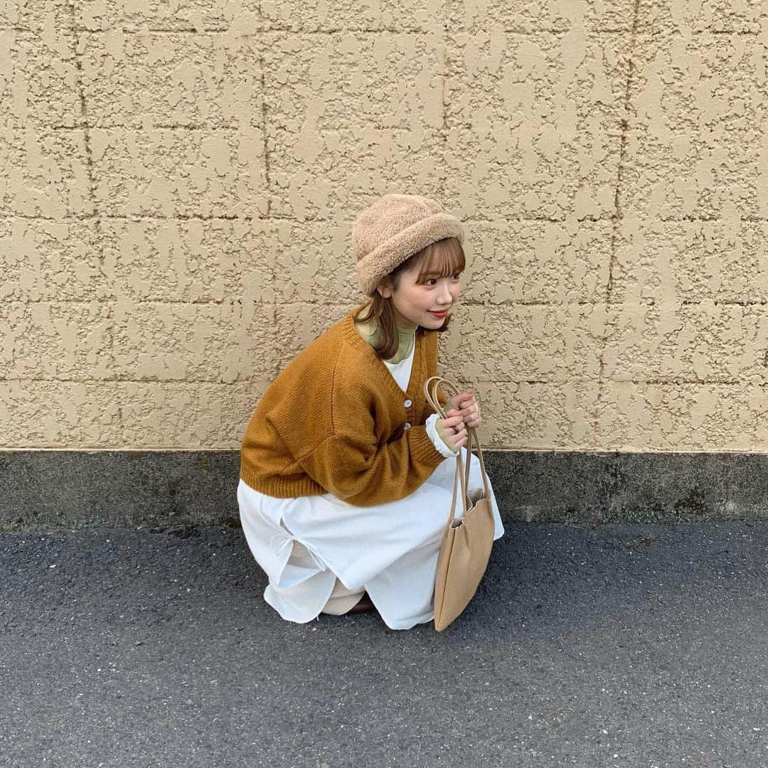 きりまるさんのインスタグラム写真 - (きりまるInstagram)「. ゆるコーデ🤞🏻どうかな？  今日は痩せんことに ヤケくそになって 食べてはいけないもの 食べたので、罰として今から 走ってきます、、😿🏃🏻🏃🏻  食べたあとに我に返って なんてことをしたんだと思いました 走ってきます、、😿🏃🏻🏃🏻」1月21日 21時08分 - kirimaruuu