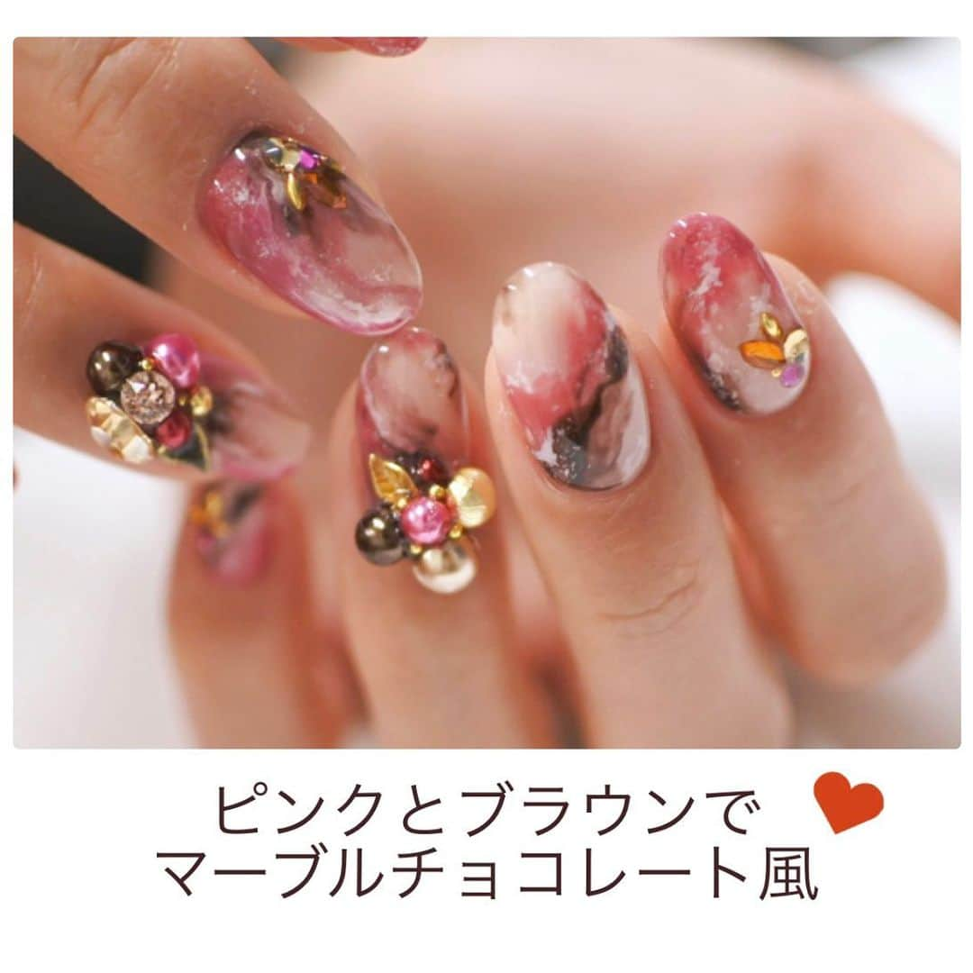 Riyo.Nailartistさんのインスタグラム写真 - (Riyo.NailartistInstagram)「そろそろバレンタインネイルの時期ですね❤️ オリジナルカラーの赤やピンク系が人気です✨ ハートの#スピンジュエリー は数量限定ですので、 あらかじめサロンのLINE@にてご予約下さい🥰 . 毎年楽しみにしている阪急うめだの #バレンタインフェア 🍫 昨日から始まりましたね✨ 今年はオンラインでも行なっているみたい💕 どれを買うか楽しみです😋 . . 大人気の#オーダーネイルチップ　は ホットペッパービューティーからもご予約可能‼️ お日にちに余裕をもってまずはカウンセリングで デザイン等ご相談下さい！✨ 只今最短3日後でのお渡しが出来ます💓 . . . -------------------------- 大阪、梅田ジェルネイル 口コミランキング1位👑 全国フォトギャラリー1位👑 ご予約、詳細はこちら @ramuse.foryourbeauty ☎︎06-6136-8677 . 🌟LINE@でもご予約受付中🌟 LINE ID 【@bca6832z】 @マークも入れて検索！ -------------------------- . . #RAMUSEForYourBeauty#nail#nails#gelnail#ネイル#ジェルネイル#ネイルサロン大阪 #バレンタインチョコ　#冬ネイル #ネイルサンプル #ピンクネイル #赤ネイル#セルフネイル#ハートネイル　#つけ爪 #シンプルネイル　#レッドネイル　#グラデーションネイル #リーフジェル　#バレンタインネイル　#バレンタインチョコレート博覧会2021 #ネイルチップ販売　#ネイルチップ #阪急うめだ本店　#阪急うめだ　#大阪　#チョコレートエキスポ2021」1月21日 21時08分 - riyo1621