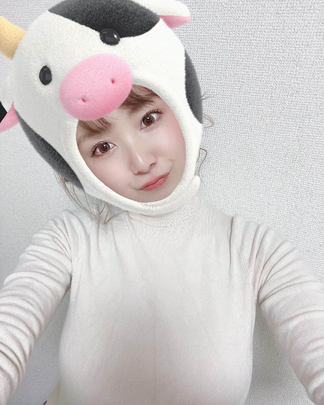 渡邉優さんのインスタグラム写真 - (渡邉優Instagram)「🐮﻿ ﻿ ﻿ ﻿ ﻿ Snowのフィルターが最近﻿ 可愛くて被り物被りがち😂﻿ ﻿ ﻿ 2021年になってまともに﻿ お出かけはできない日々が続いてるけど﻿ 笑顔たっぷりな丑年になりますように。﻿ ﻿ ﻿ ﻿ ﻿ #snow #selfile」1月21日 21時08分 - yu_watanabe_