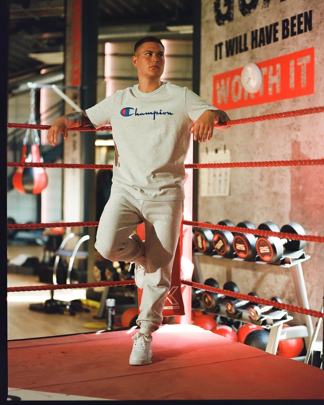 Champion EUさんのインスタグラム写真 - (Champion EUInstagram)「Sam Cox - Pro Boxer. 🔴⚪️🔵  Champion mindset. Champion Attitude.   #Champion #ReverseWeave」1月21日 21時11分 - championeurope