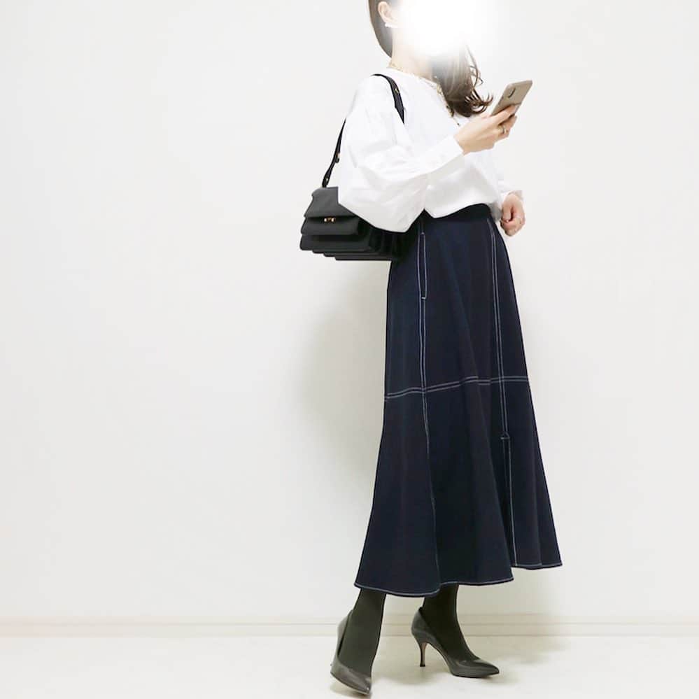 のインスタグラム：「✏︎TODAY'S BLOG ✏︎﻿ ﻿ yonnieさん/H155﻿ ﻿ ﻿ さらっと履くだけで洒落見えする﻿ マキシスカートを着回し💕﻿ ﻿ ﻿ ﻿ pic1﻿ スカート/  #EDISTCLOSET﻿ #配色ステッチマキシスカート﻿ ﻿ ブラウス/ #Newans﻿ バッグ/ #marni﻿ パンプス/ #STYLEDELI﻿ ﻿ ﻿ pic2﻿ スカート/  EDISTCLOSET﻿ 配色ステッチマキシスカート﻿ ﻿ ニット/ #UNIQLO﻿ バッグ/ #VASIC﻿ ブーツ/ #MilaOwen﻿ ﻿ ﻿ ﻿ ﻿ ✏︎ストーリーズorプロフィール欄から﻿ https://ameblo.jp/edist-closet/entry-12651548267.html ﻿ ﻿ ﻿ ﻿  #yonnieさんコーデ﻿ #エディストクローゼット﻿ ____________________________________﻿ ﻿ 1/13〜2/7 初月半額‼️＋テレワークトップスプレゼント‼️﻿ ﻿ 👗 https://closet.edist.jp/edist-plus-one/14962 ﻿ __________________________________﻿ はじめてのお買い物で使える﻿ ¥1000オフクーポン﻿ 【STORE1】﻿ ※5000円以上のお買い物でご使用いただけます。﻿ ﻿ 🛒WEB STORE🛒﻿ https://closet.edist.jp/store ﻿ ﻿ ____________________________________﻿ ﻿ #大人カジュアルスタイル　#オフィススタイル #ファッションレンタル #通勤服 #サブスク　#サブスクリプション #仕事コーデ #アラフォーママコーデ　#アラフォーライフ  #着回しコーディネート」