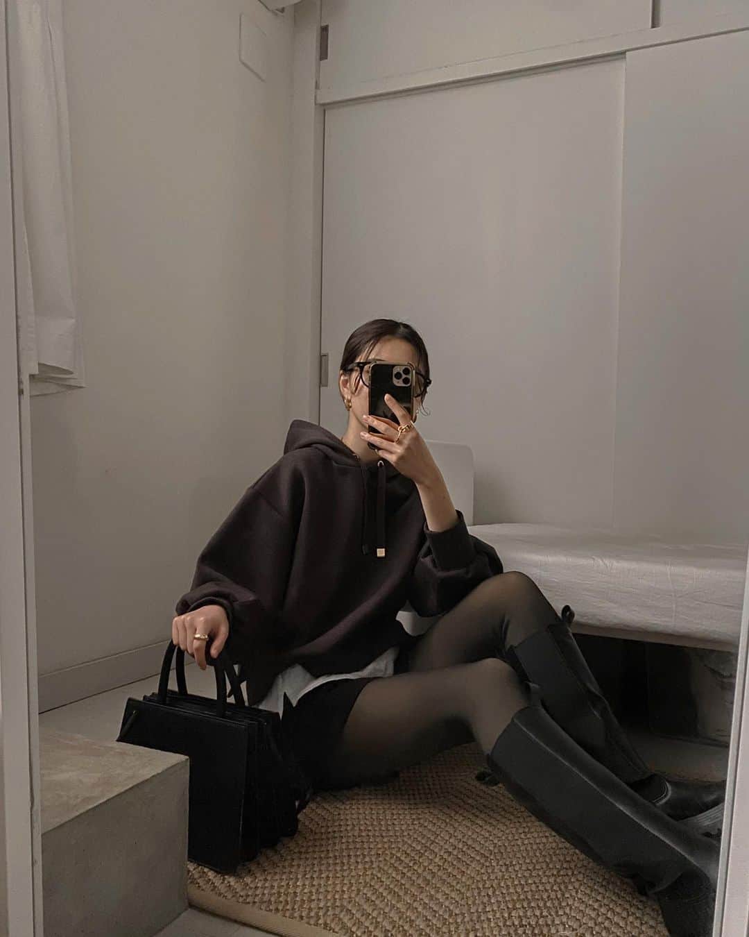 影山可蓮のインスタグラム：「・ ・ Outfit 👓 ・ ・ カジュアルフーディーコーデ✳︎ 朝からYouTube見てくださった方ありがとうございました☺︎ ・ 🏷 TOPS @lagunamoon_com  BAG @charleskeith_jp  ACC @aroq_official  SHOES @amail_official  ・ ・ #lagunamoon_home  #outfit #ootd  #instafashion #minimalstyle #minimalfashion #classicstyle #simpleoutfit #everydaylook  #コーデ #コーディネート #今日のコーデ #私服  #karen_k_outfit」