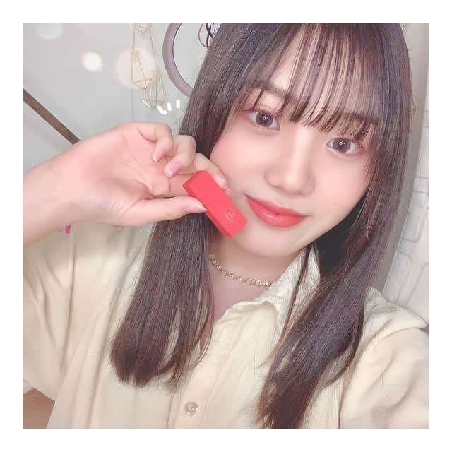 佐藤楓恋さんのインスタグラム写真 - (佐藤楓恋Instagram)「【𝐏𝐨𝐩𝐭𝐞𝐞𝐧】﻿ ﻿ Popteenの付録ラスト紹介です!!﻿ Popteen2月号の付録こHoney Cinnamonさんとコラボのツヤ透け感の赤リップです✨﻿ ﻿ 感想としては、マット質感のリップよりは色が薄くナチュラルで、ツヤがある唇で可愛い感じになりました☺️💖﻿ サイズも小さめで持ち運びしやすいのでぜひ沢山愛用してください🍀﻿ ﻿ ﻿ #コスメ #リップ #付録 #popteen  #jc #レギュラーモデル #Popteenレギュラーモデル 元 #eダンスキッズ #モデル #埼玉県 #埼玉県民」1月21日 21時24分 - karen_sato_renren