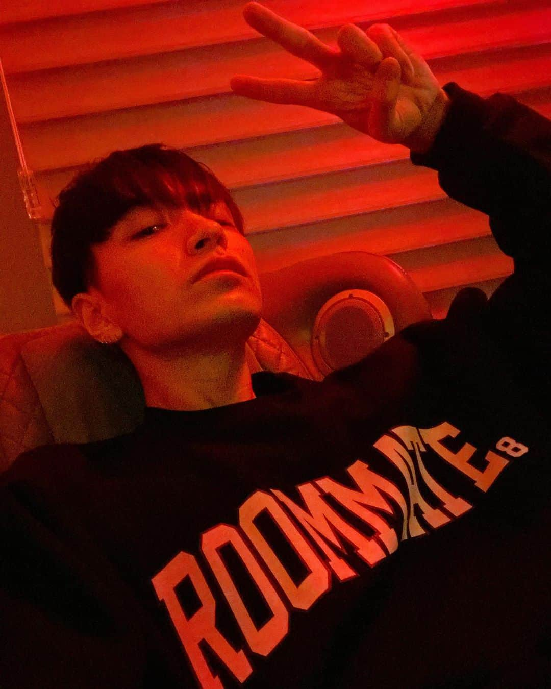 サイモンD さんのインスタグラム写真 - (サイモンD Instagram)「룸메 구함」1月21日 21時26分 - longlivesmdc