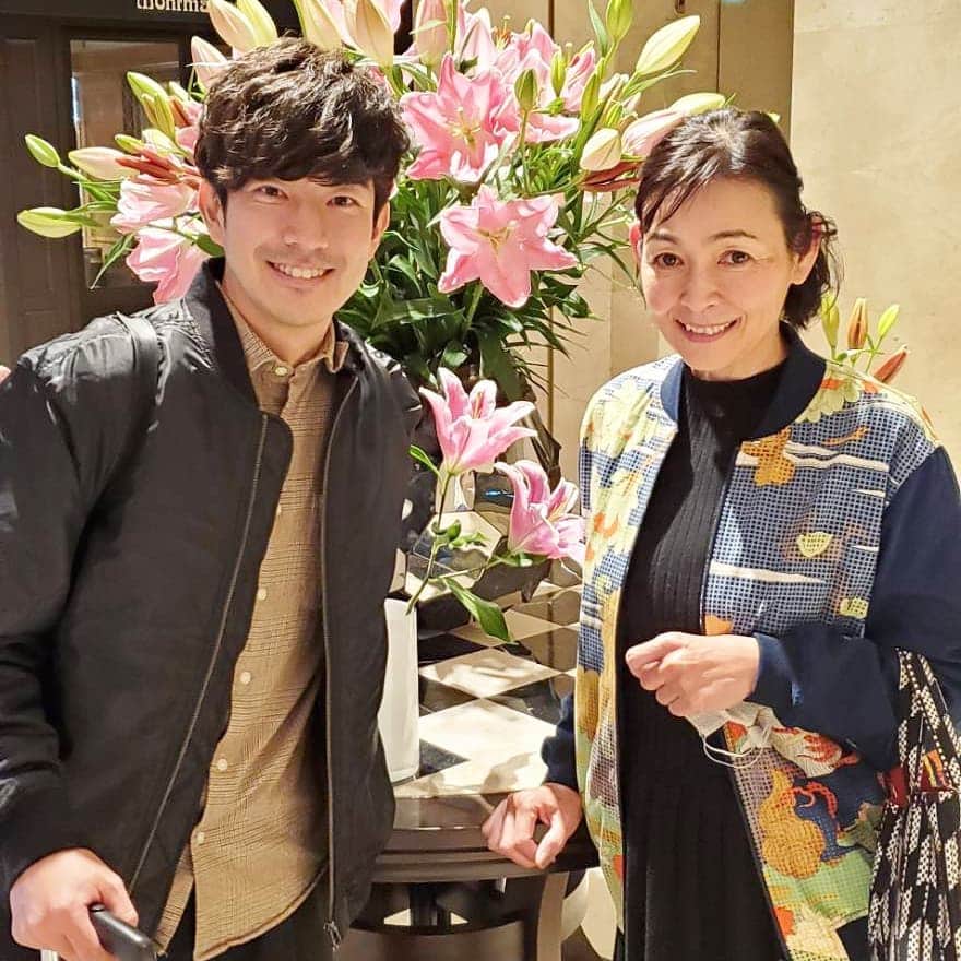 小堀正博のインスタグラム：「明日1月22日(金)22時～スタートのNHKドラマ10「ドリームチーム」第１話に工藤役で出演しています！  何と今回は10年前、NHKドラマ10「フェイク」でご一緒させて頂いた財前直見さんと再び同じ現場でした！  フェイクのときは僕はまだ大学生でした。 待ち時間には懐かしいお話を沢山させて頂きました。 貴重すぎる幸せすぎる時間でした。  またご一緒出来るよう精進します！  #小堀正博 #役者 #受験 #受験生 #大阪 #梅田 #神戸 #関西 #猫 #cat #cats #ドラマ #nhk #ドリームチーム #財前直見 さん」
