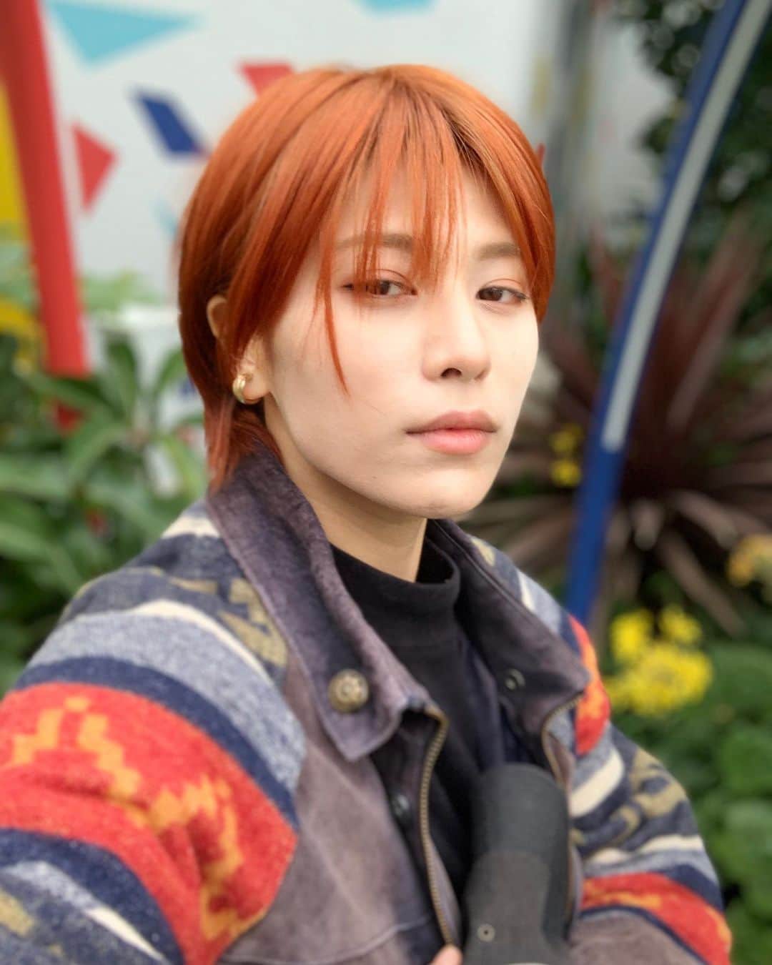 春川芽生のインスタグラム：「染めたての果実…颯爽とした自撮り…乾燥がち口薄皮……抱え込む、姿を見せなくなったバケットハット…  #昔からお気に入りの物からなくなるんだ… #……  #いや闇属性ぶってごめんて。 #つべこべ言わず部屋中探す🤪 💥」